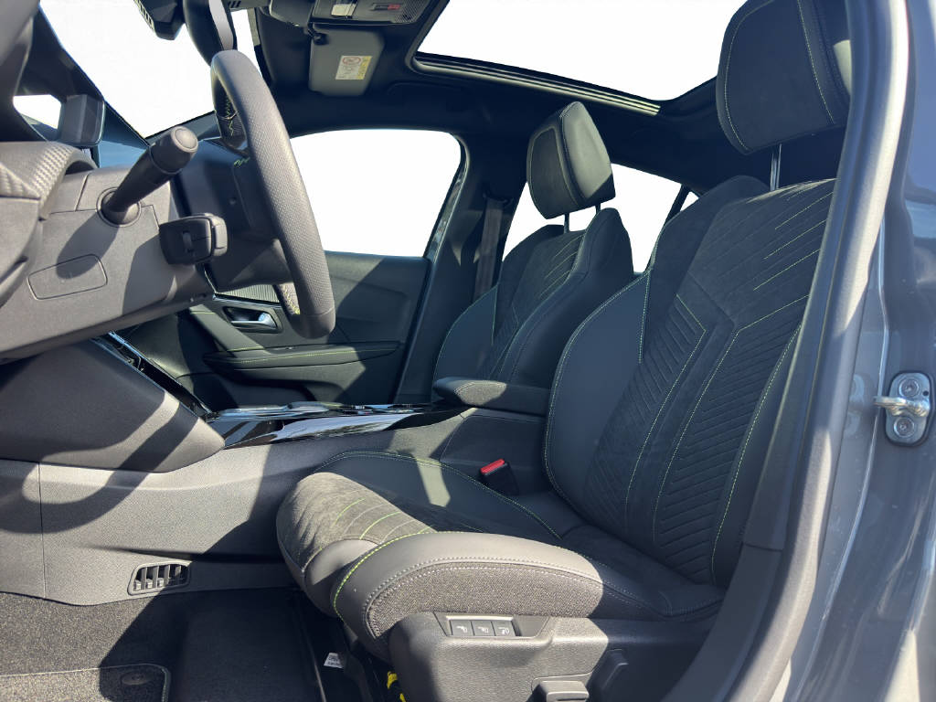 PEUGEOT 208 1.2 Hybrid 145 GT Exclusive-image-10