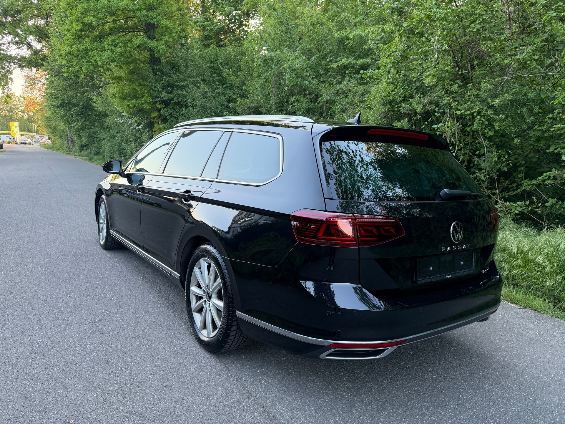 VW Passat 2.0 TDI BMT Elegance 4Motion DSG-image-2
