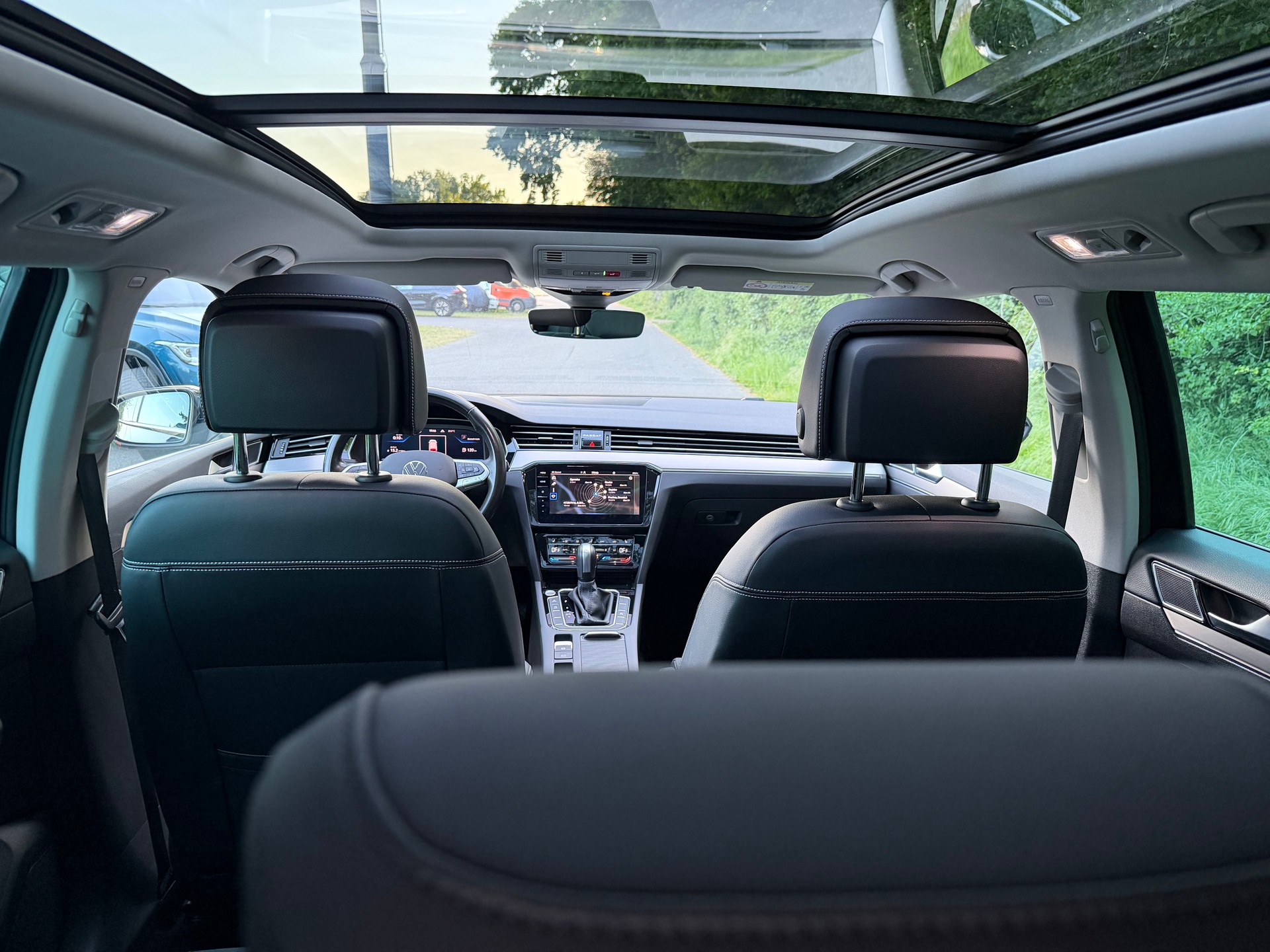 VW Passat 2.0 TDI BMT Elegance 4Motion DSG-image-9