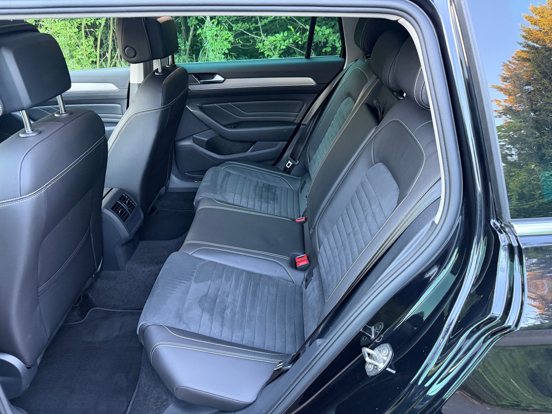 VW Passat 2.0 TDI BMT Elegance 4Motion DSG-image-7