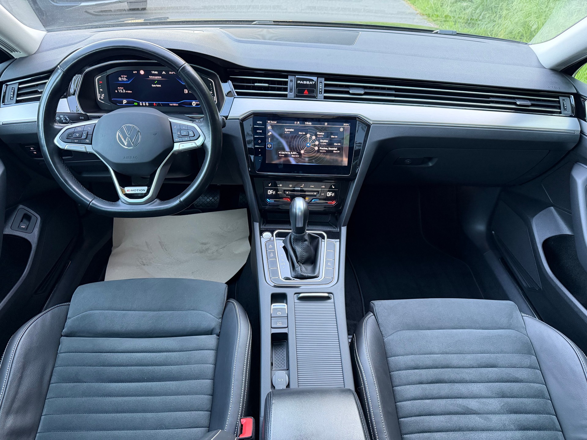 VW Passat 2.0 TDI BMT Elegance 4Motion DSG-image-10