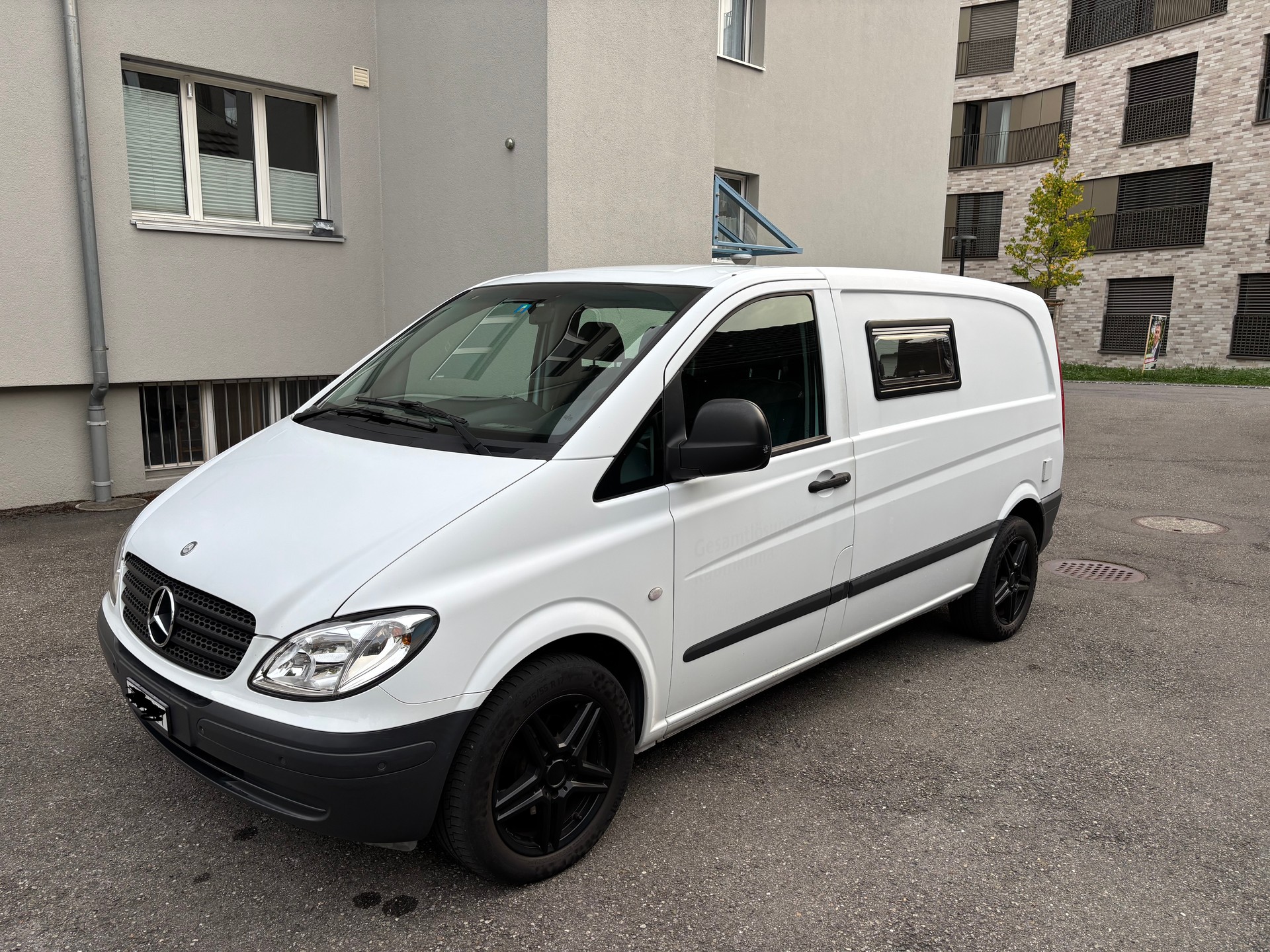 MERCEDES-BENZ 111 Camper Van-image-0