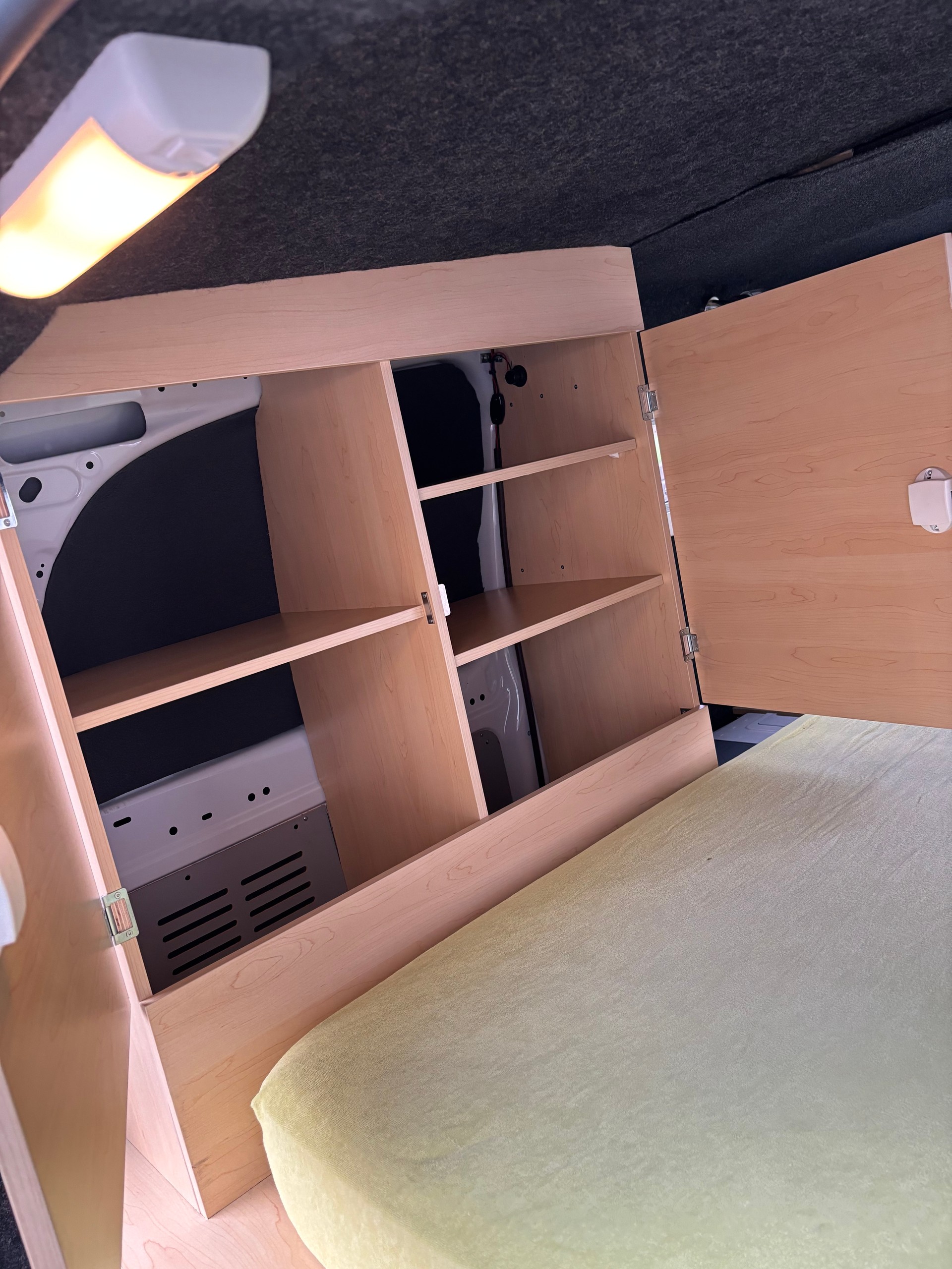 MERCEDES-BENZ 111 Camper Van-image-5