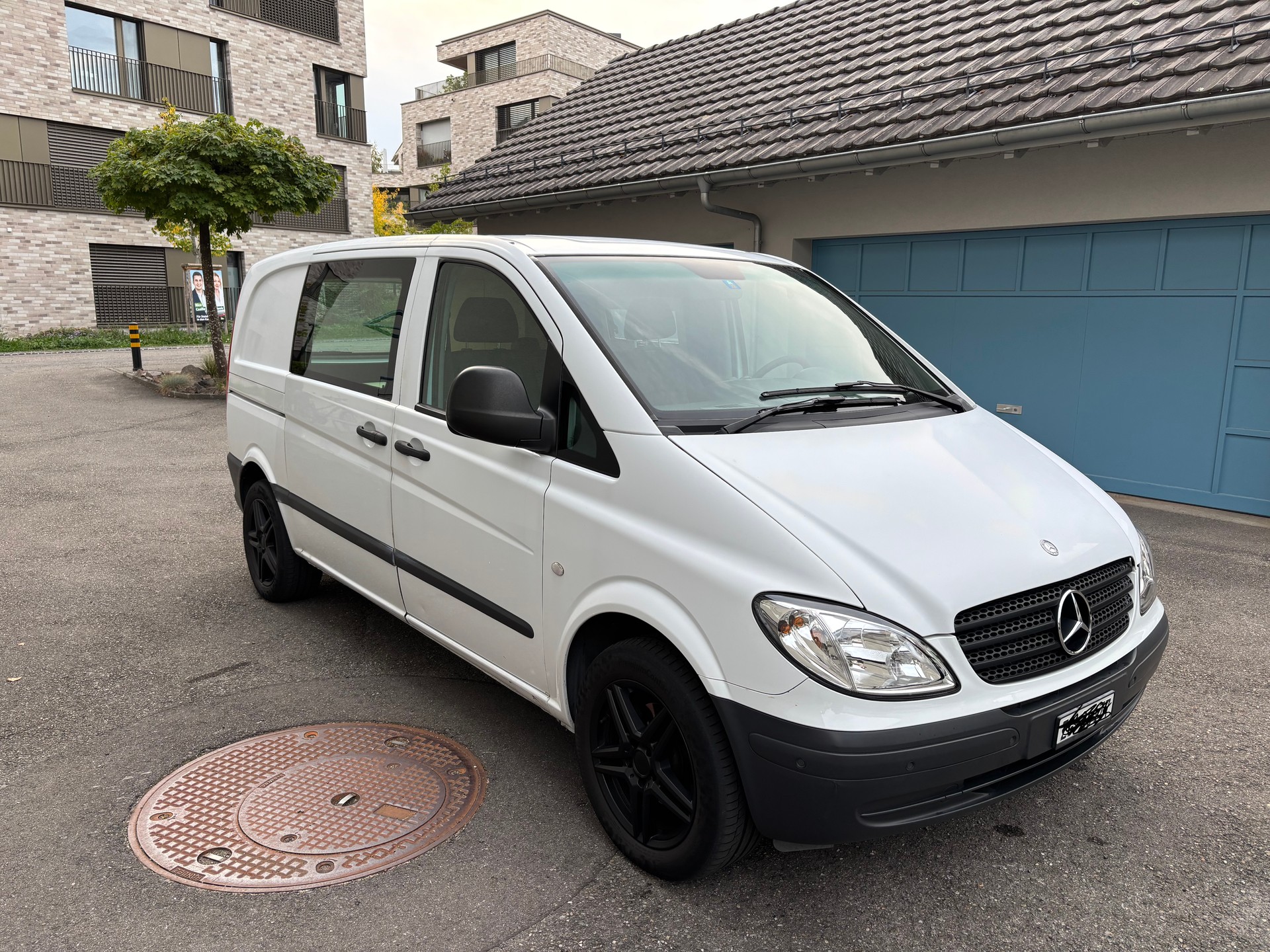 MERCEDES-BENZ 111 Camper Van-image-1
