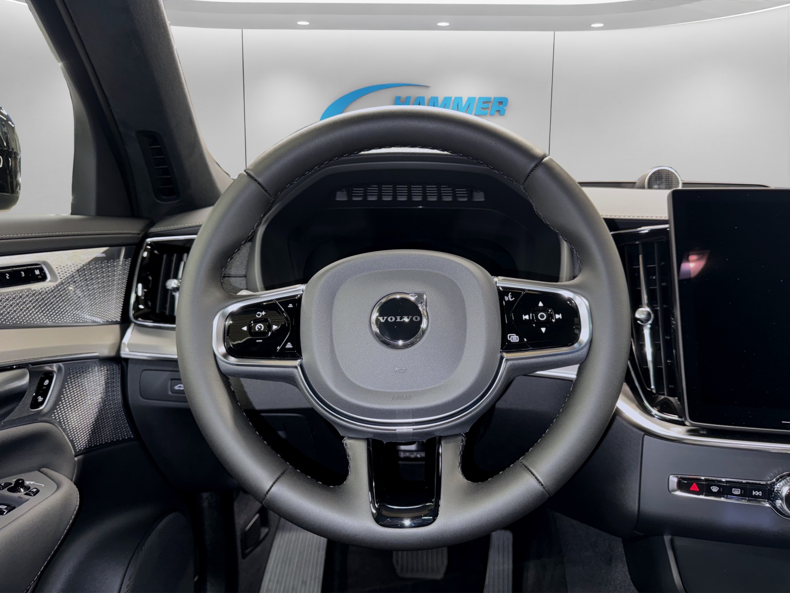 VOLVO XC90 2.0 B5 MH Black Edition AWD-image-10