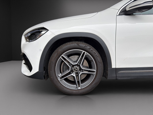 MERCEDES-BENZ GLA 250 AMG Line 4Matic-image-4