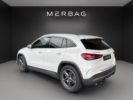 MERCEDES-BENZ GLA 250 AMG Line 4Matic-image-2