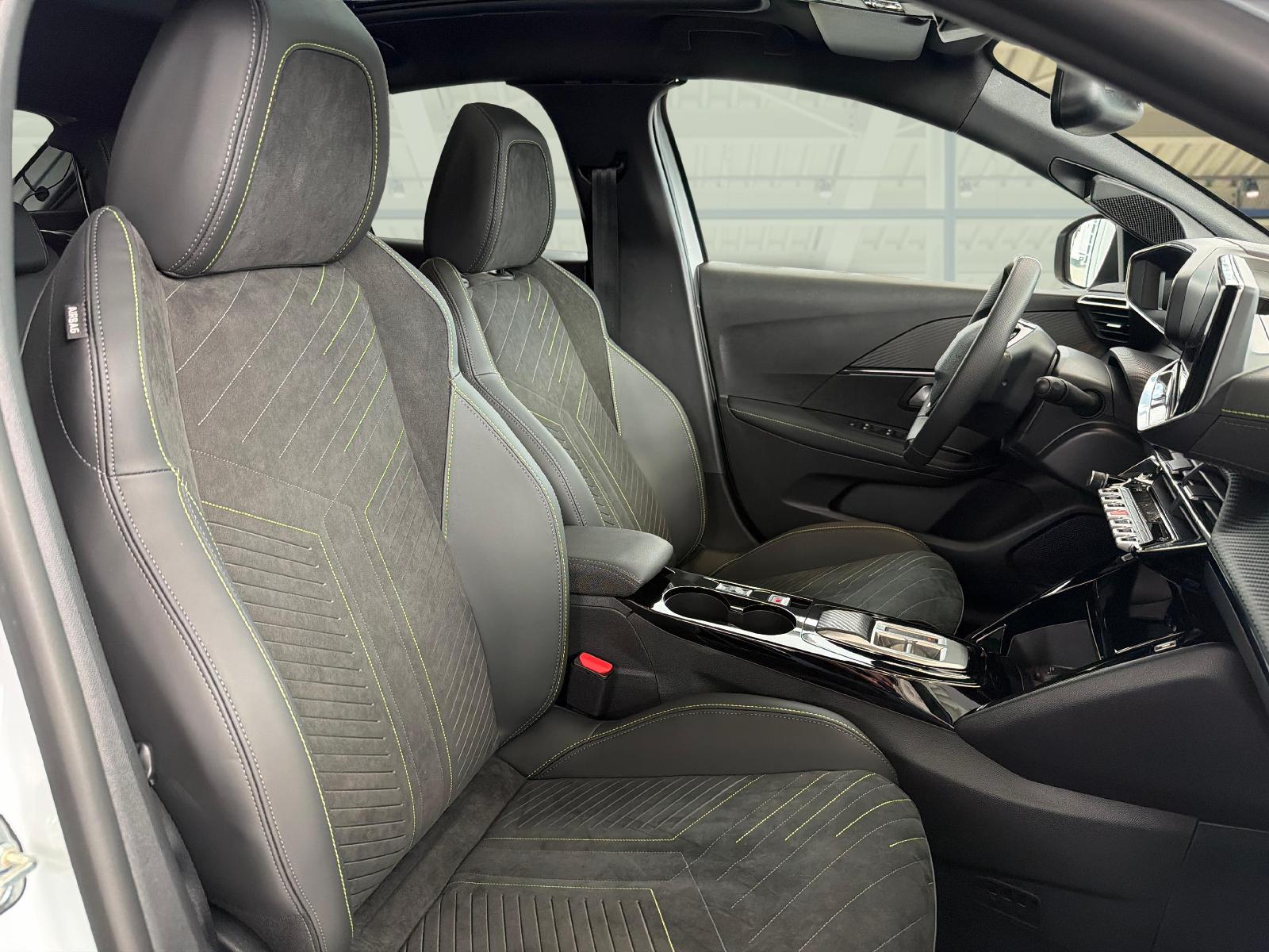 PEUGEOT 208 1.2 Hybrid 145 GT Exclusive-image-10