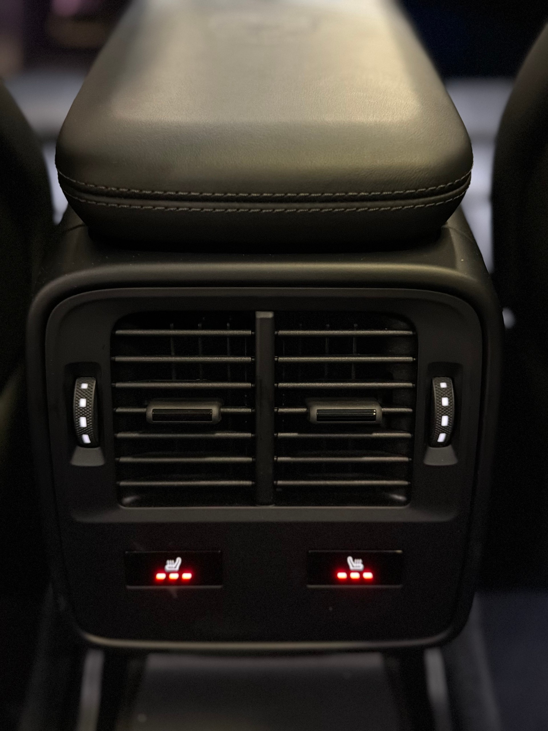 PORSCHE Taycan Turbo S- Exklusive Sonderfarbe | Porsche Approved | Traumzustand-image-16