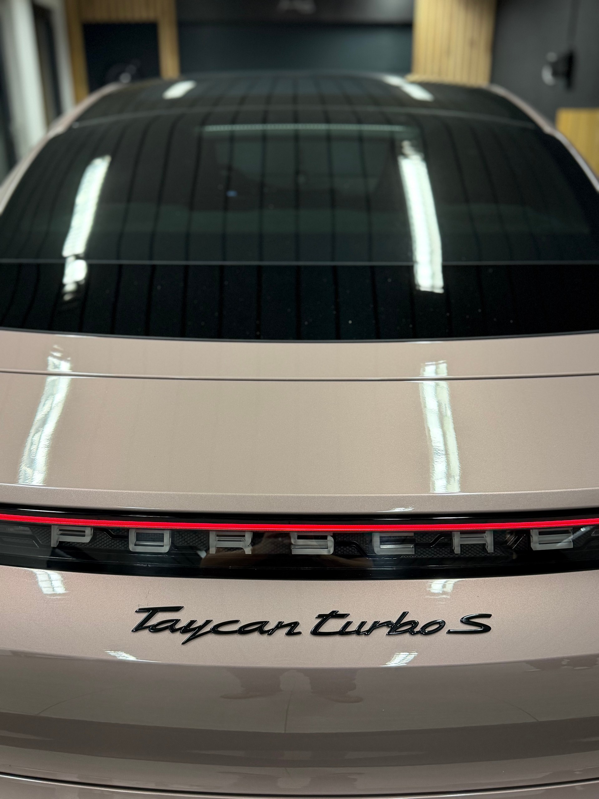 PORSCHE Taycan Turbo S- Exklusive Sonderfarbe | Porsche Approved | Traumzustand-image-5