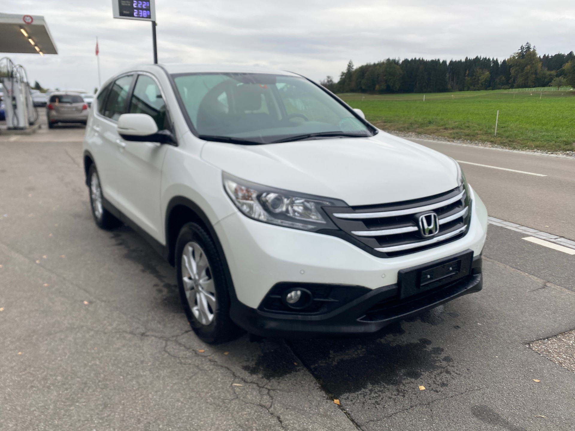HONDA CR-V-image-1