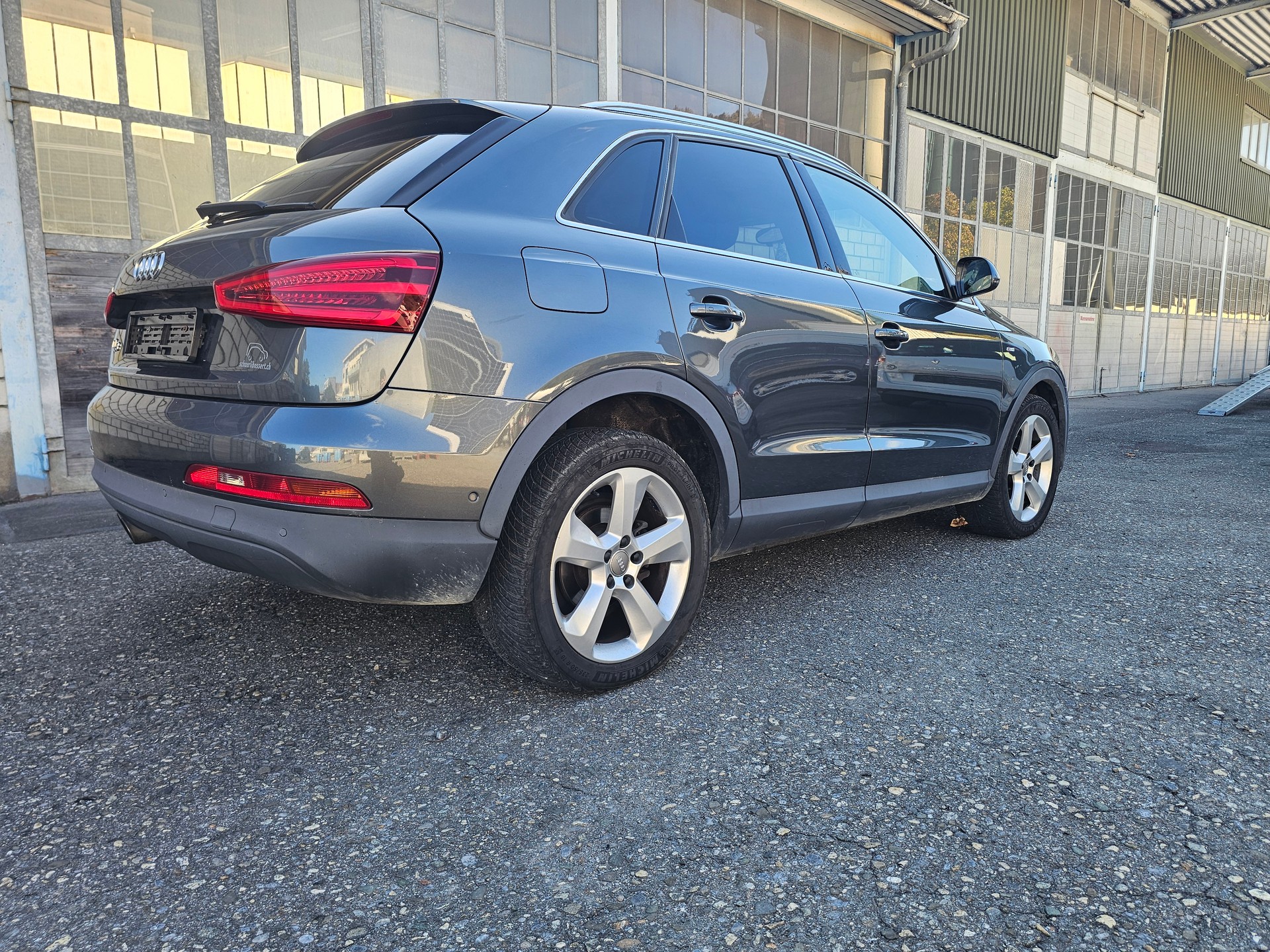 AUDI Q3 2.0 TFSI quattro S-tronic-image-4
