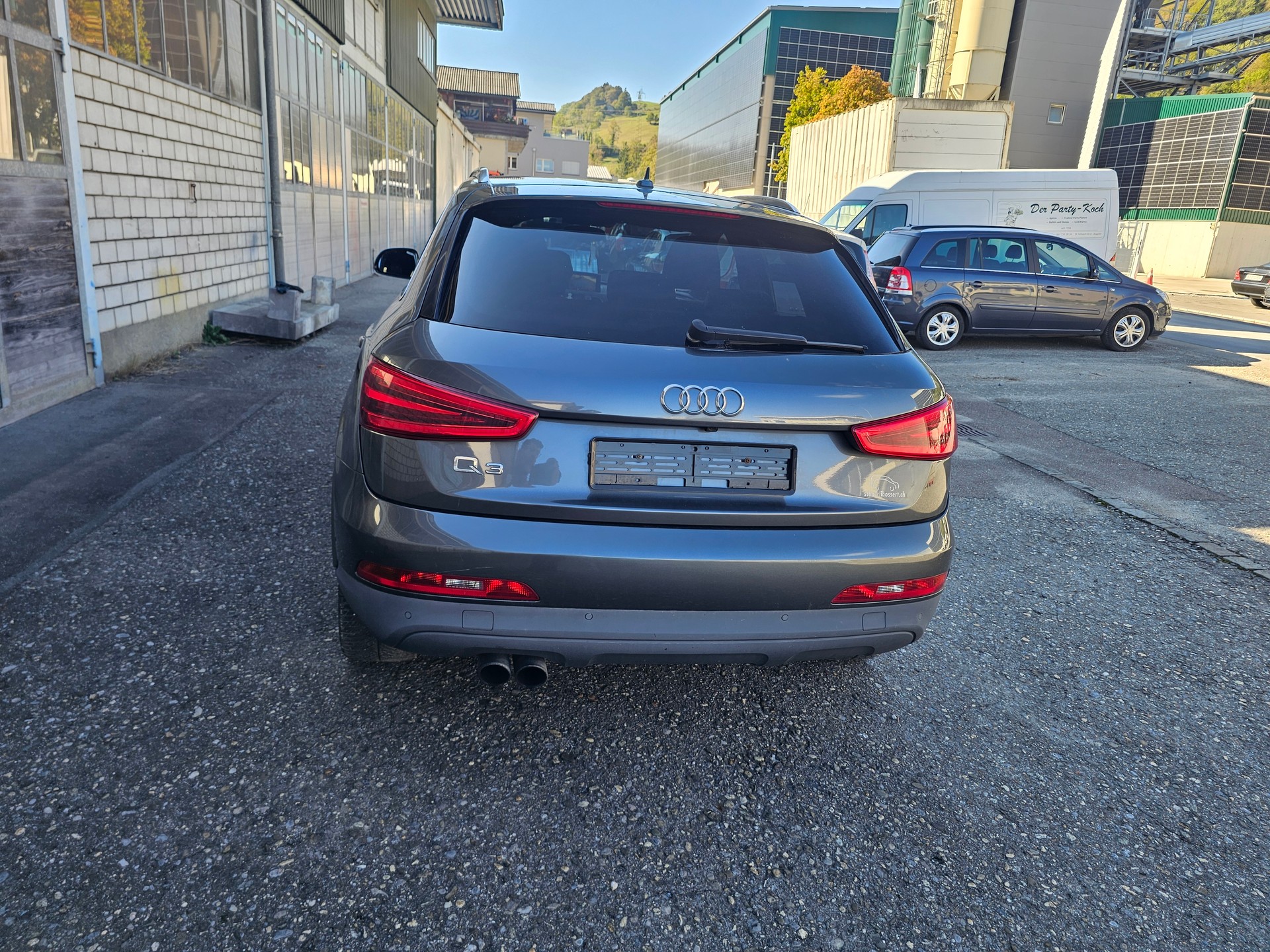 AUDI Q3 2.0 TFSI quattro S-tronic-image-3