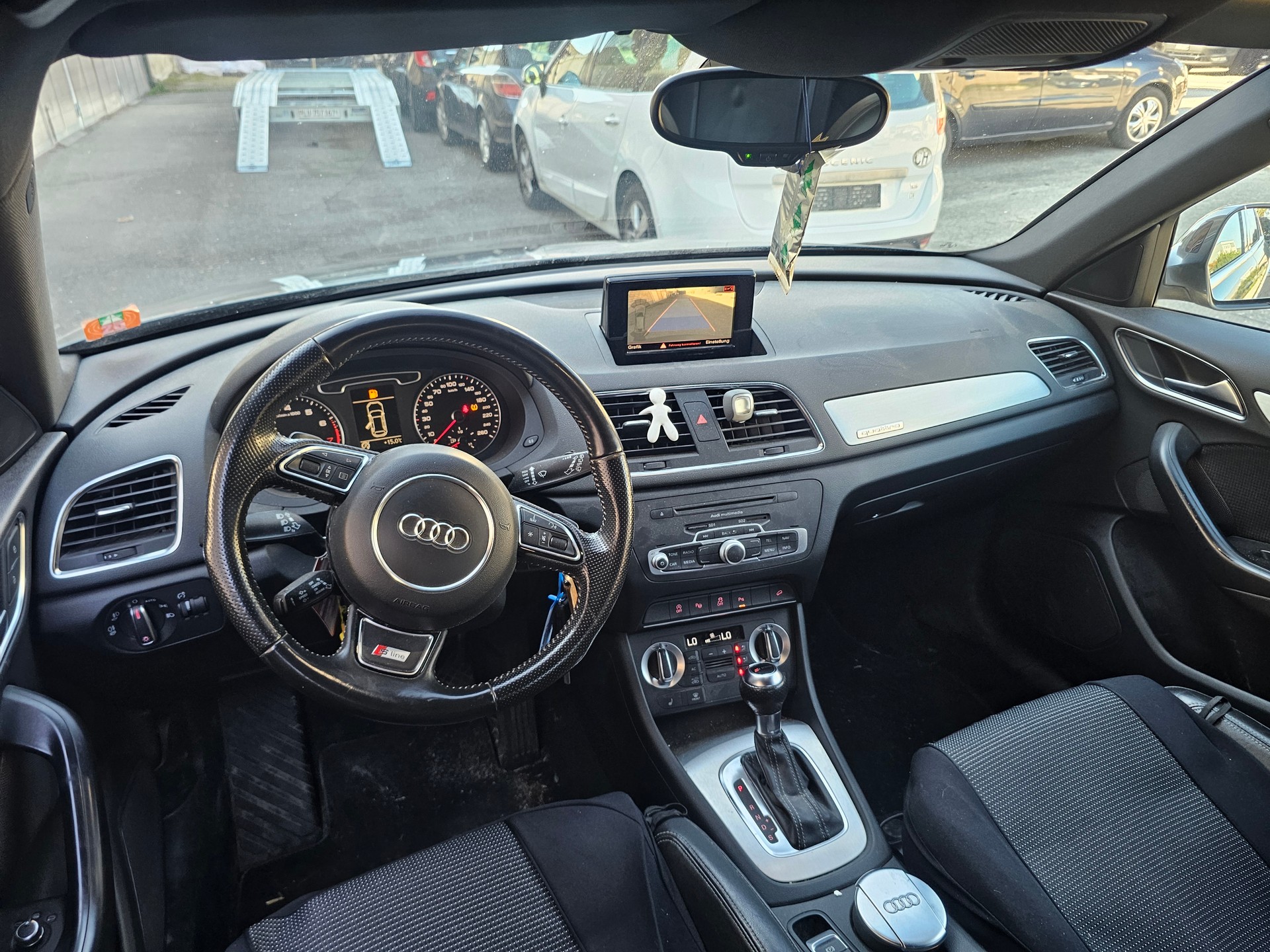 AUDI Q3 2.0 TFSI quattro S-tronic-image-6