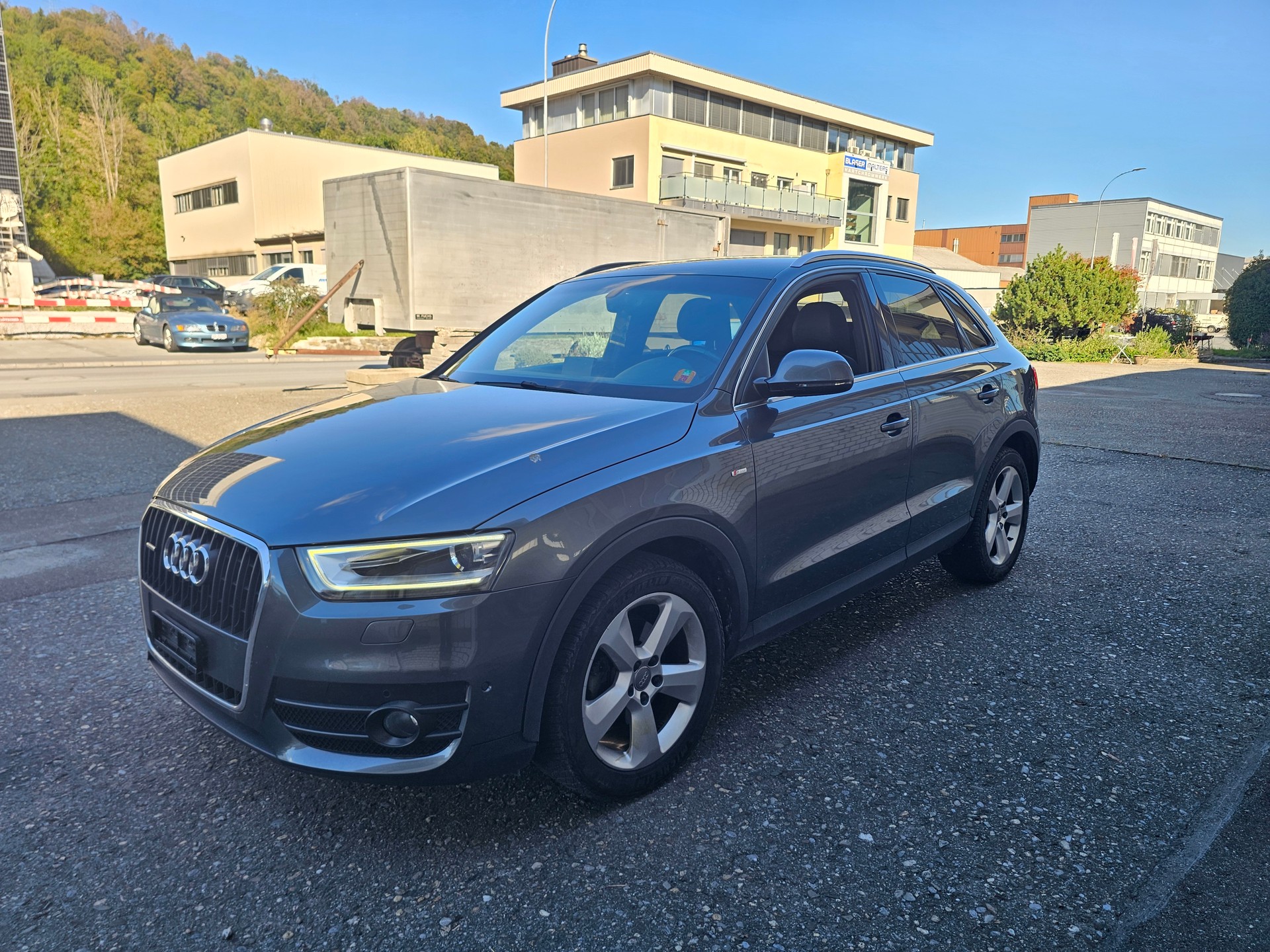 AUDI Q3 2.0 TFSI quattro S-tronic-image-2