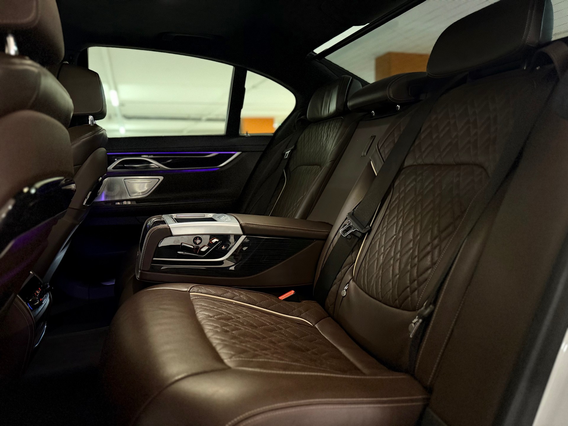BMW 740d xDrive Steptronic-image-18