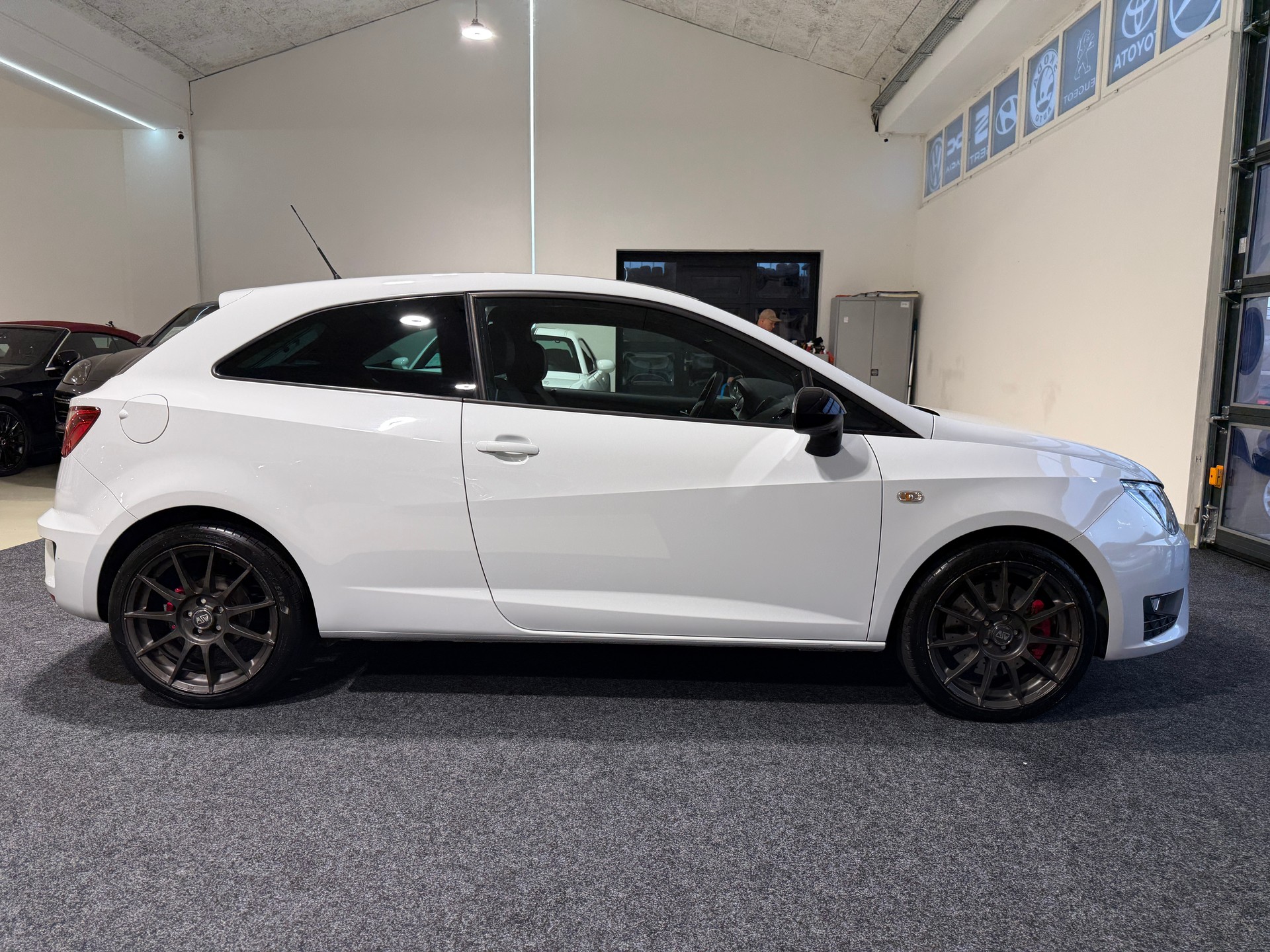 SEAT Ibiza SC 1.8 TSI Cupra-image-8