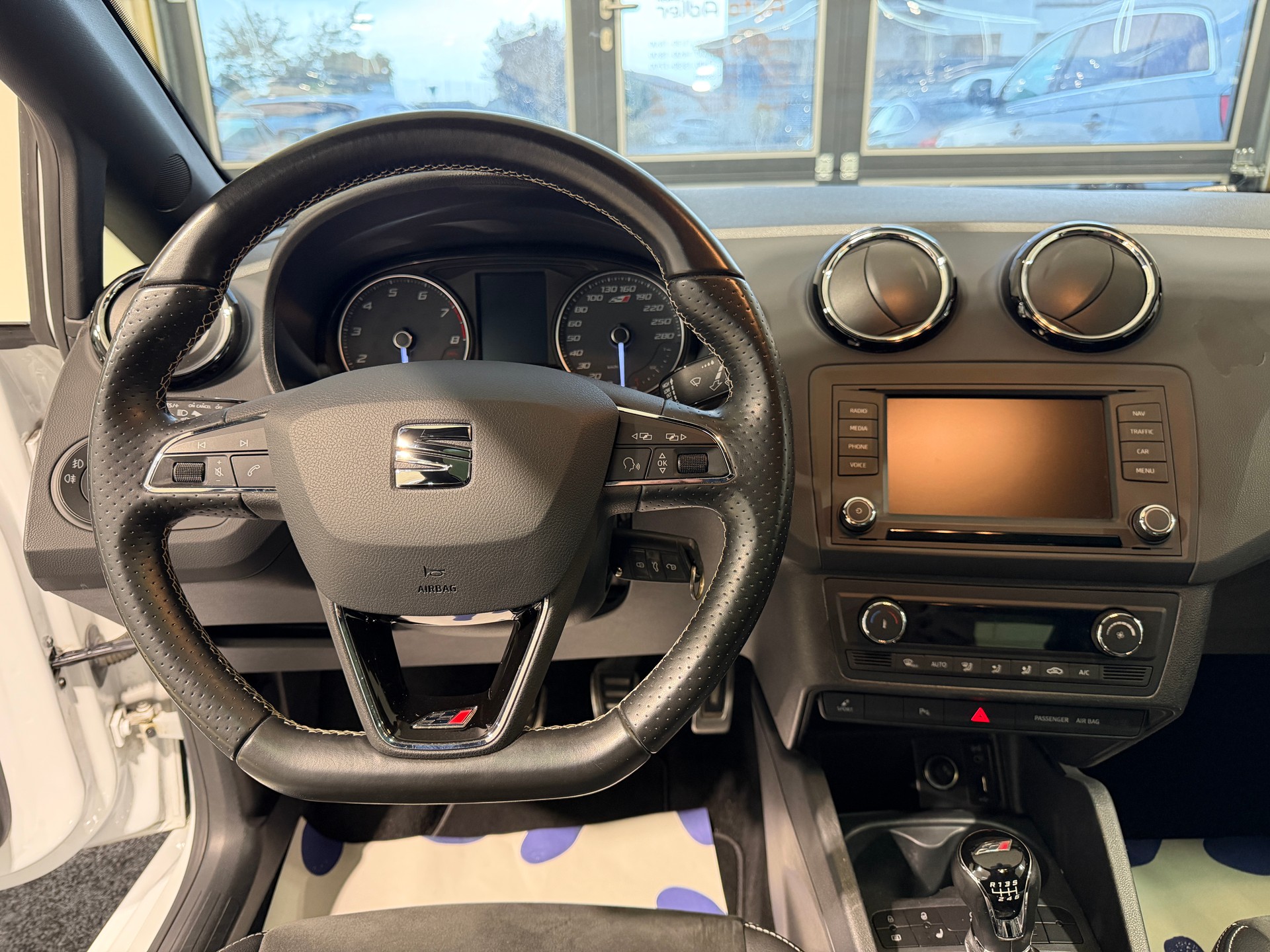 SEAT Ibiza SC 1.8 TSI Cupra-image-17