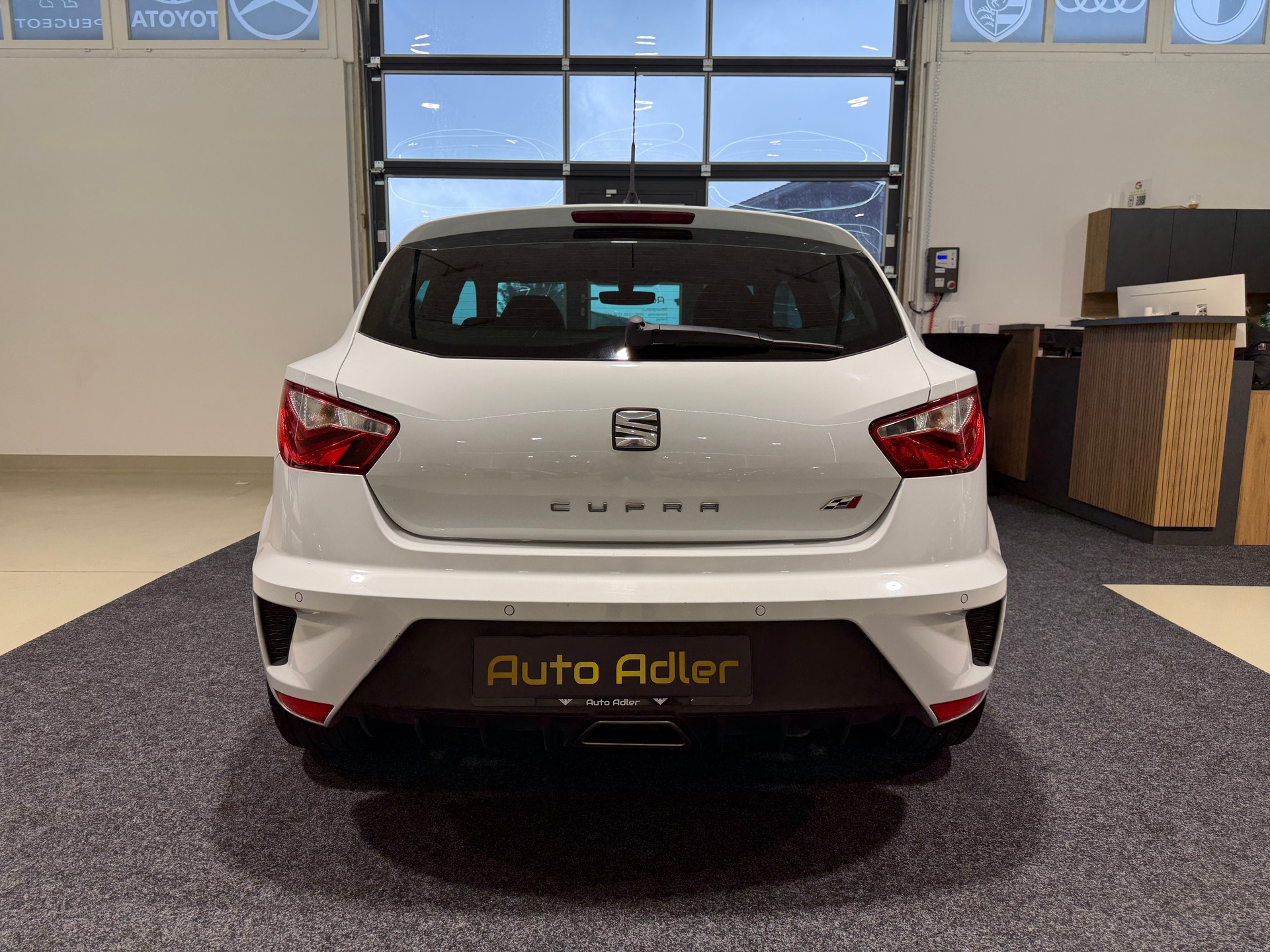SEAT Ibiza SC 1.8 TSI Cupra-image-9