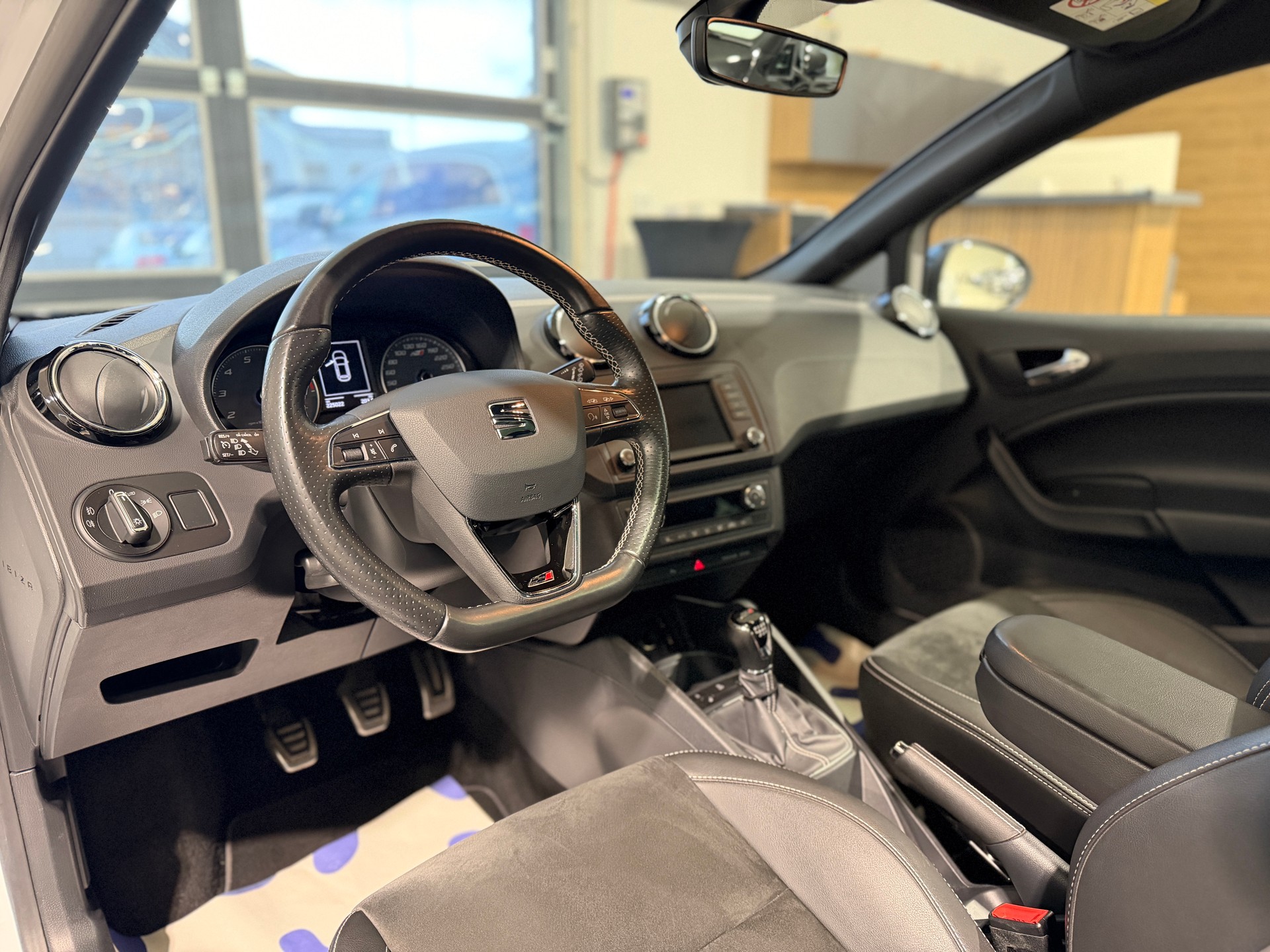 SEAT Ibiza SC 1.8 TSI Cupra-showroom-element-1