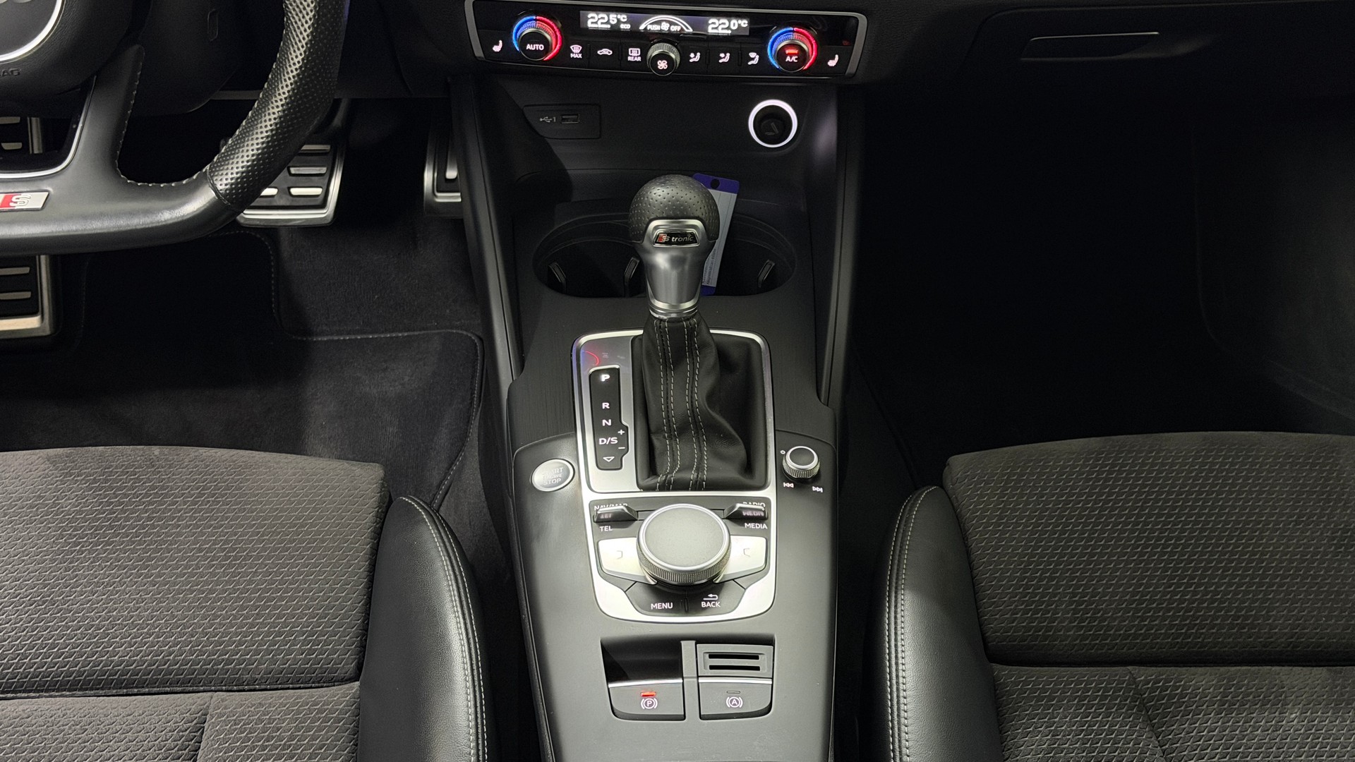 AUDI A3 Sportback 1.5 TFSI S-tronic Sport-image-14