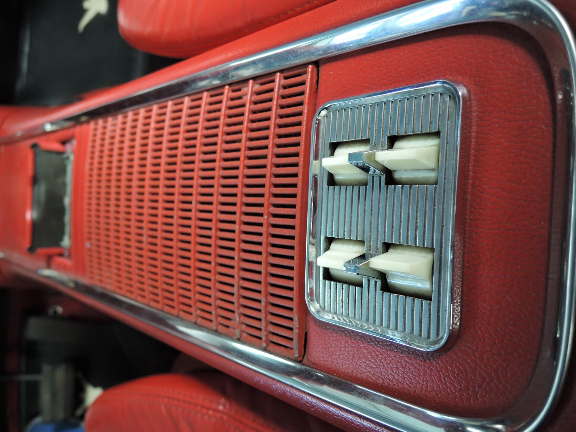 FORD Thunderbird Coupé-image-11