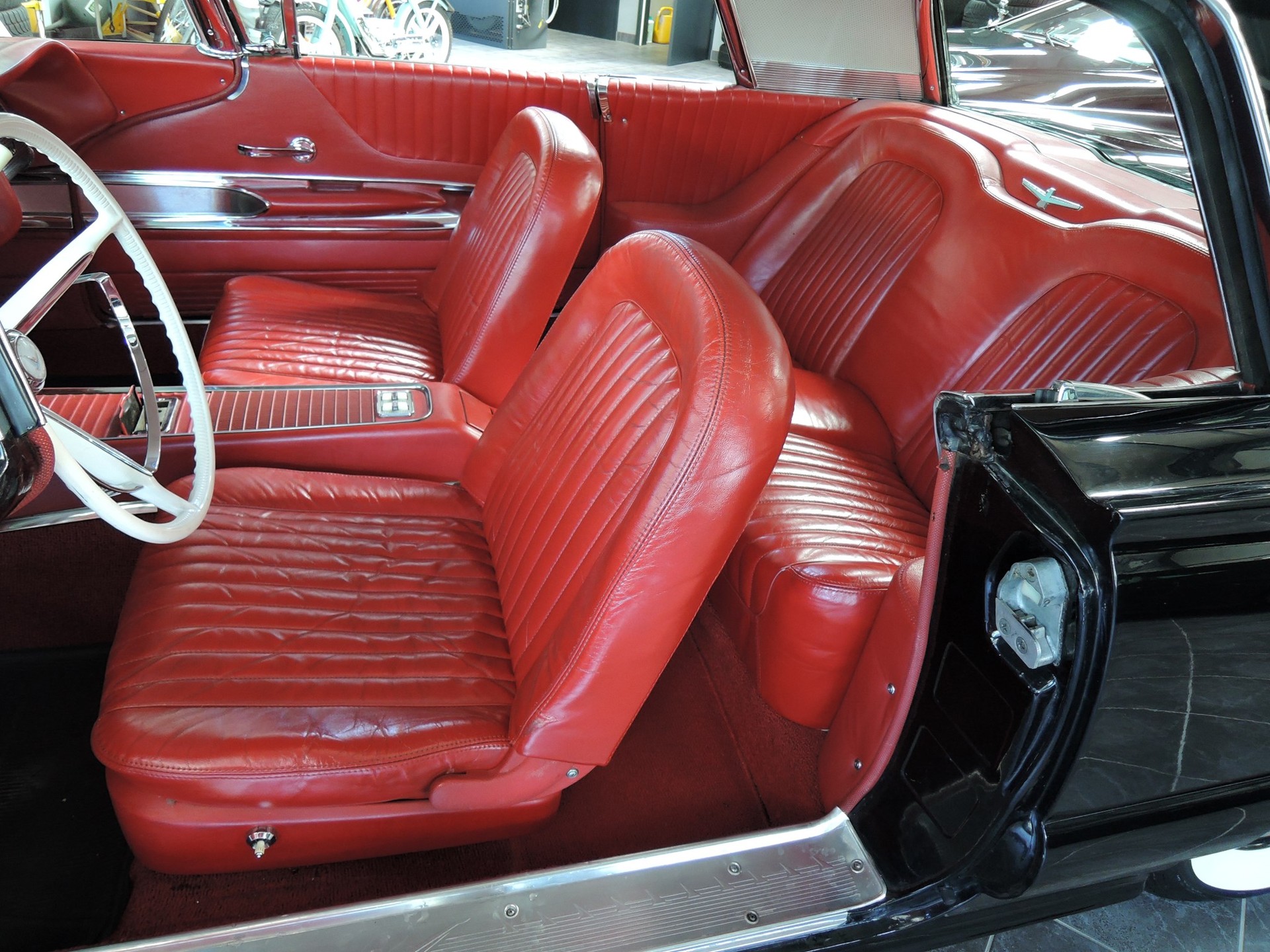 FORD Thunderbird Coupé-image-5