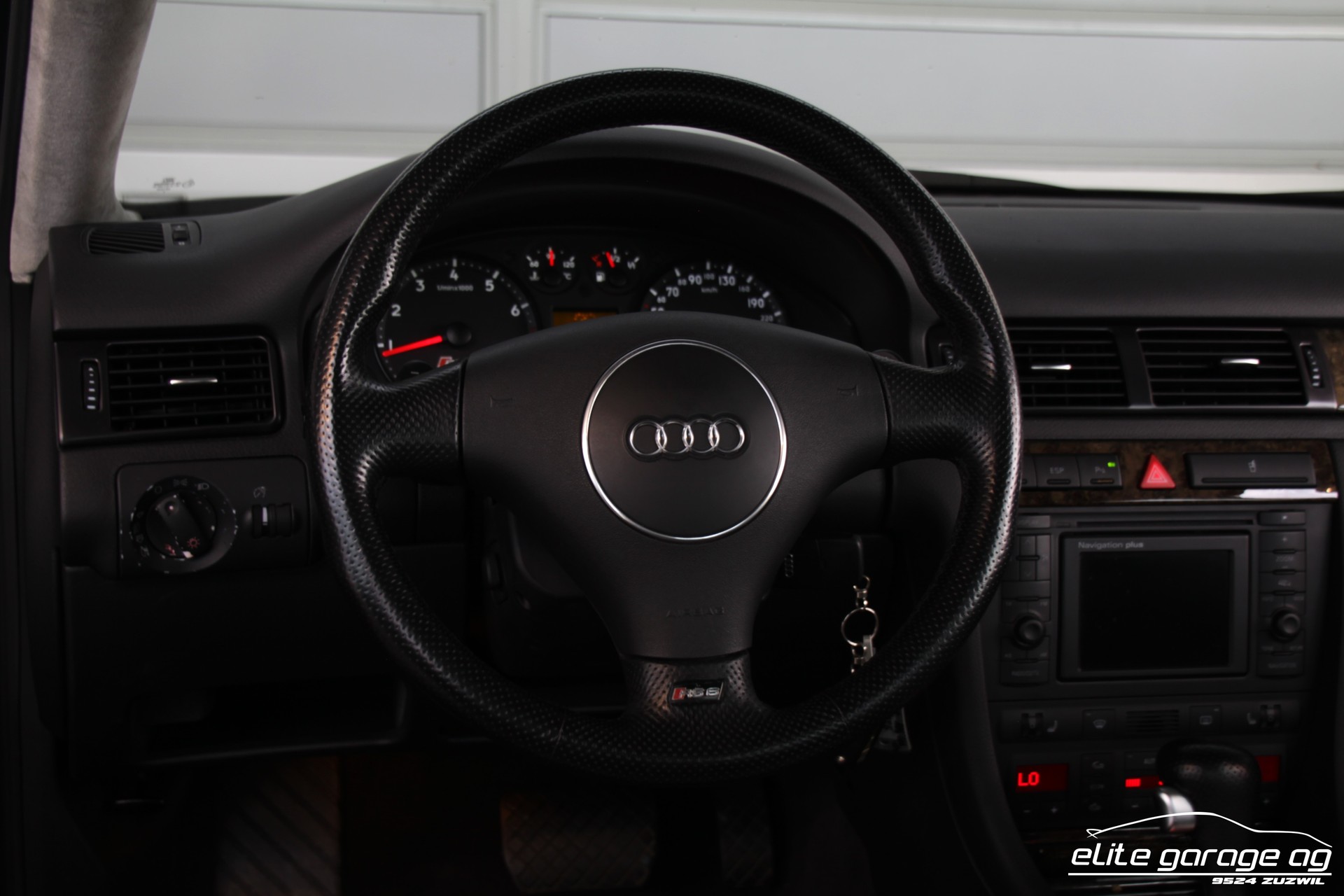 AUDI RS6 quattro tiptronic Limousine-image-13