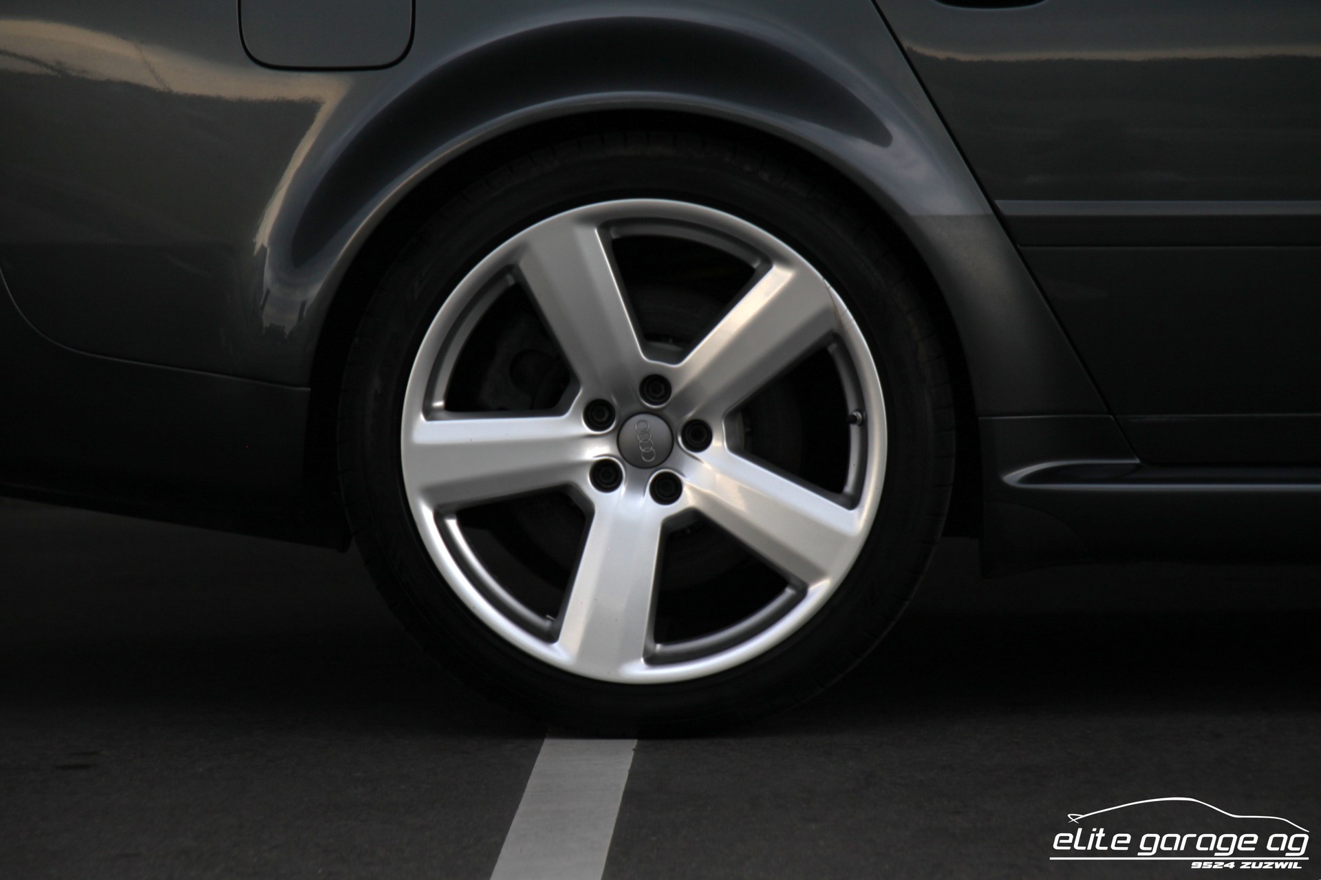 AUDI RS6 quattro tiptronic Limousine-image-11