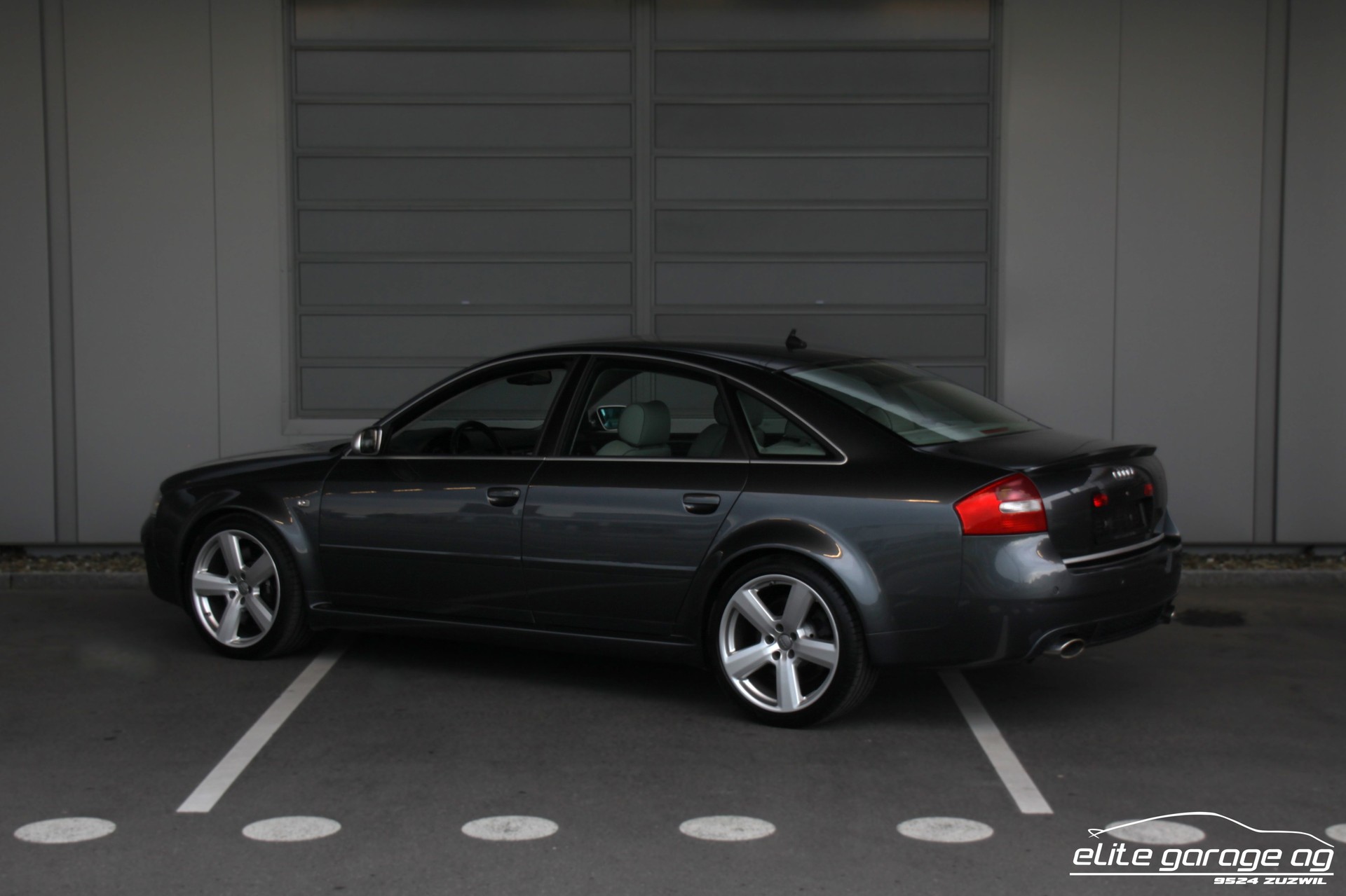 AUDI RS6 quattro tiptronic Limousine-image-2