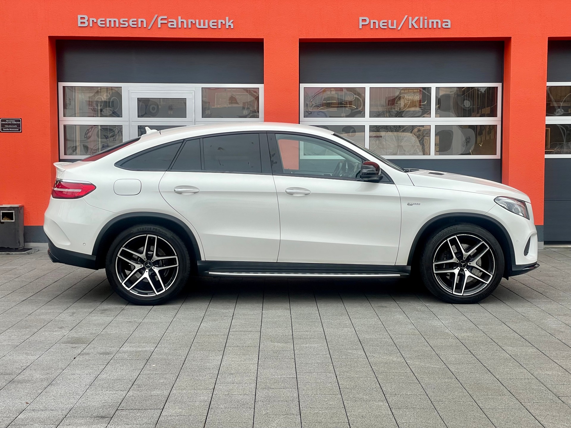 MERCEDES-BENZ GLE Coupé 43 AMG 4Matic 9G-Tronic-image-3