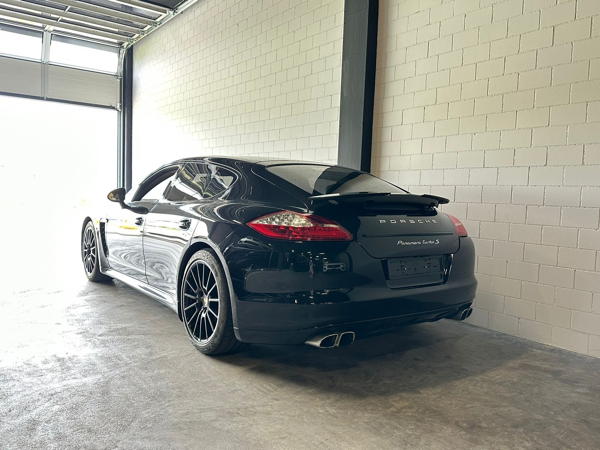 PORSCHE Panamera Turbo S 4.8 PDK mit Sport Design Paket-image-2