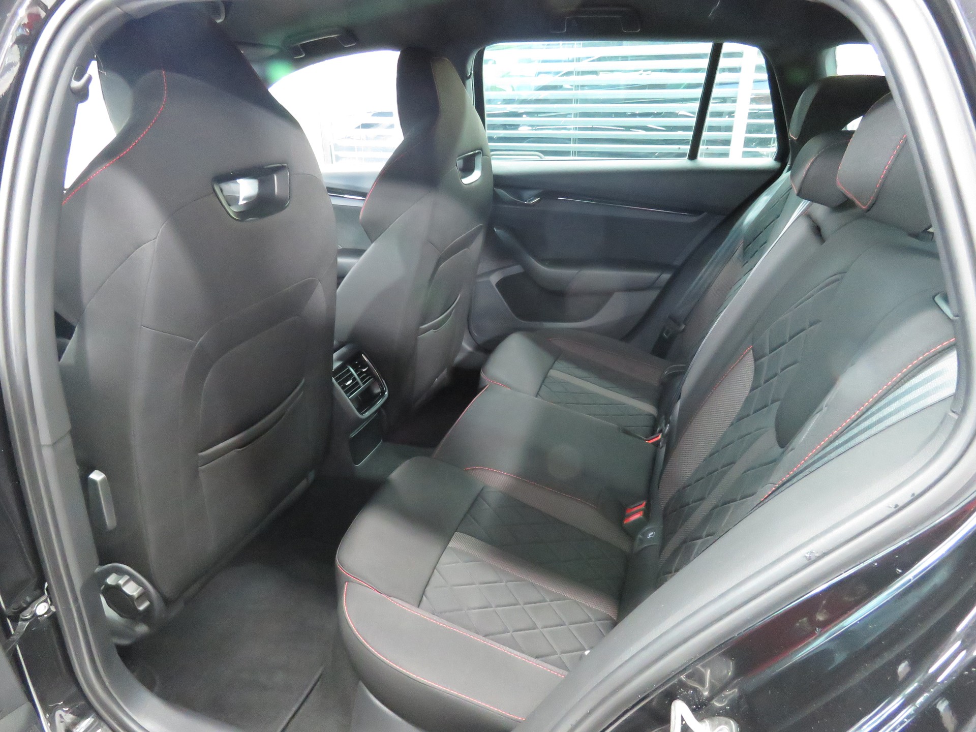 SKODA Octavia Combi 2.0 TSI DSG RS (Automat, Standheizung)-image-8