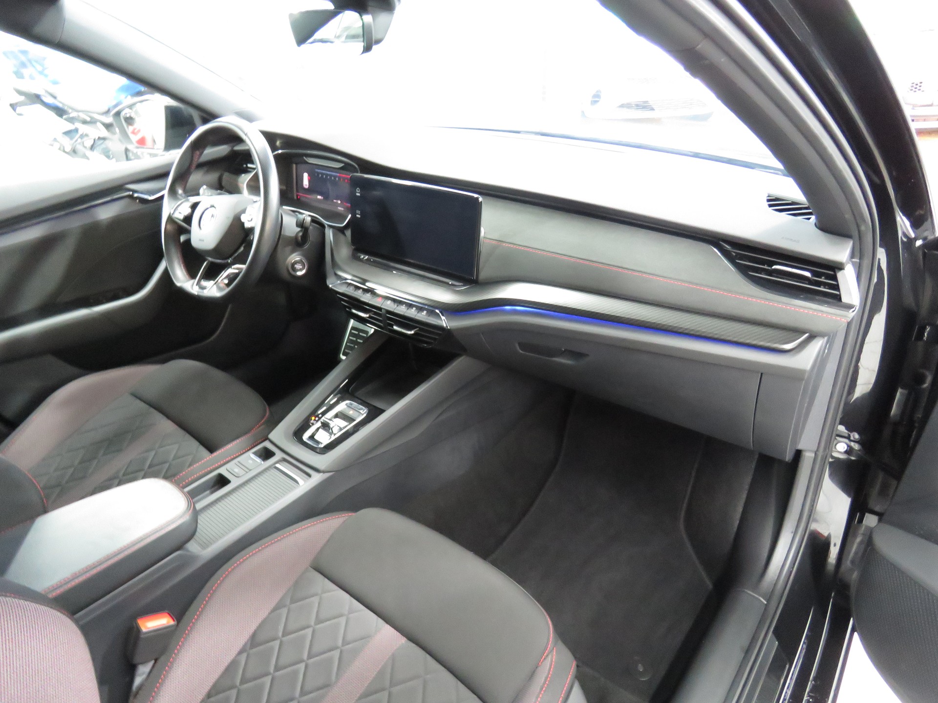 SKODA Octavia Combi 2.0 TSI DSG RS (Automat, Standheizung)-image-10