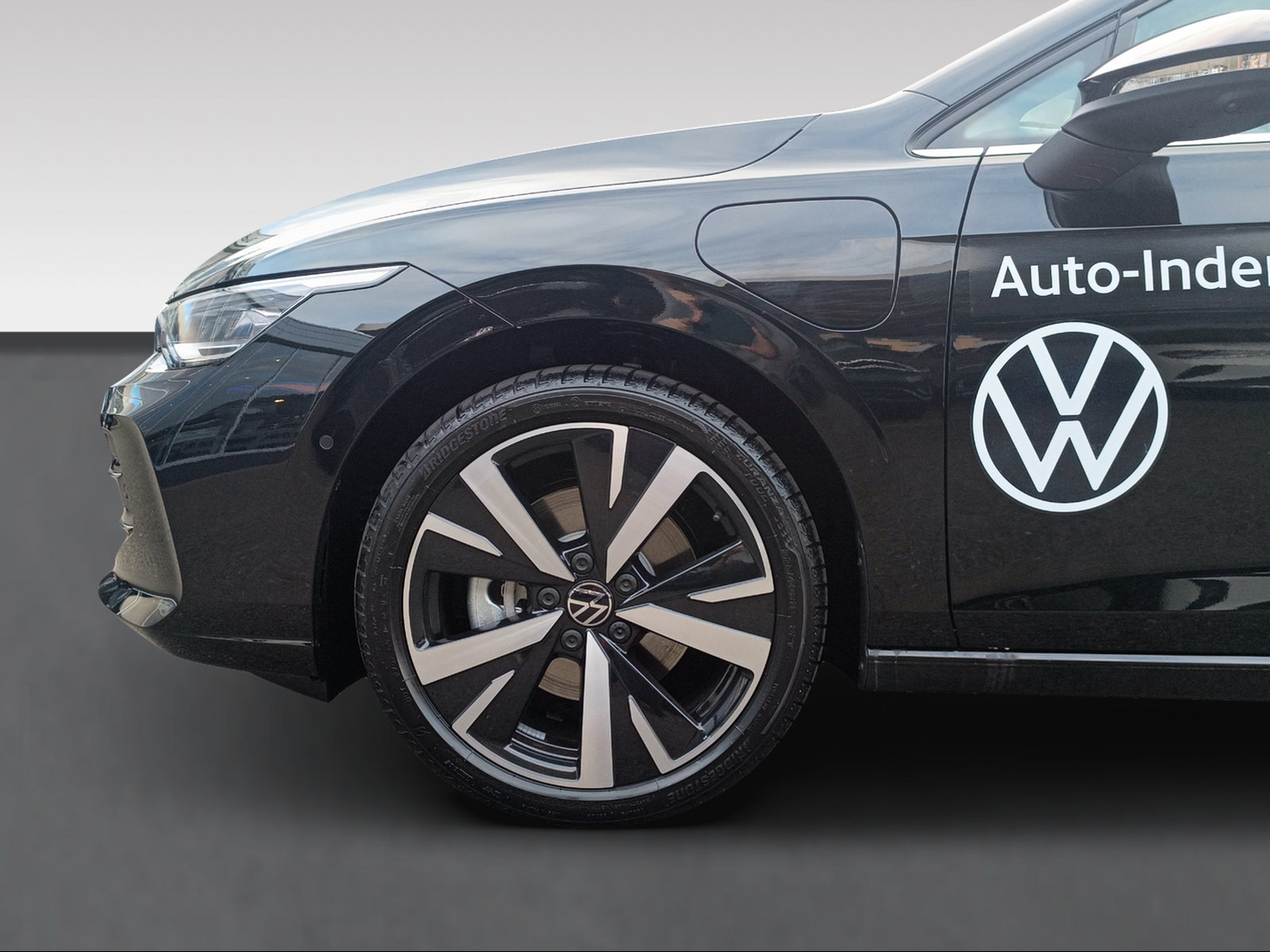 VW Golf 1.5 TSI PHEV Style-image-2