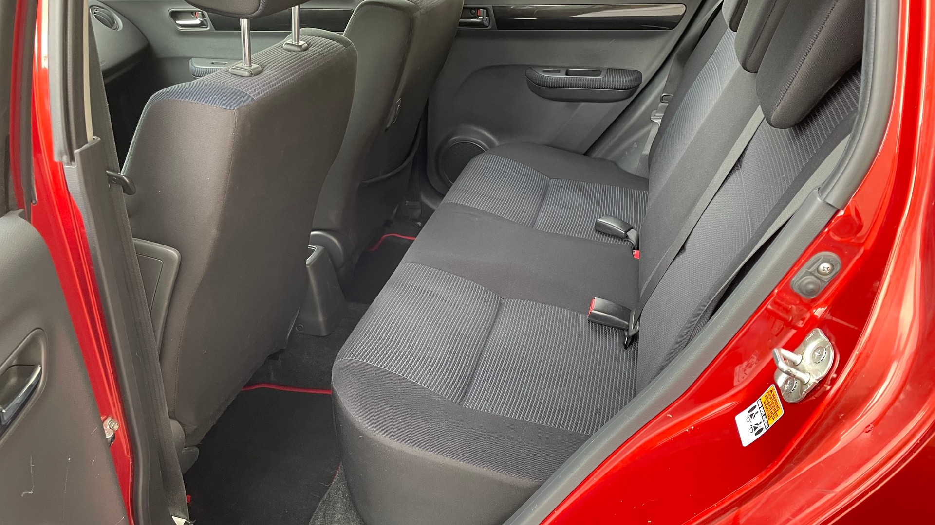 SUZUKI Swift 1.3i 16V GL 4x4-image-15