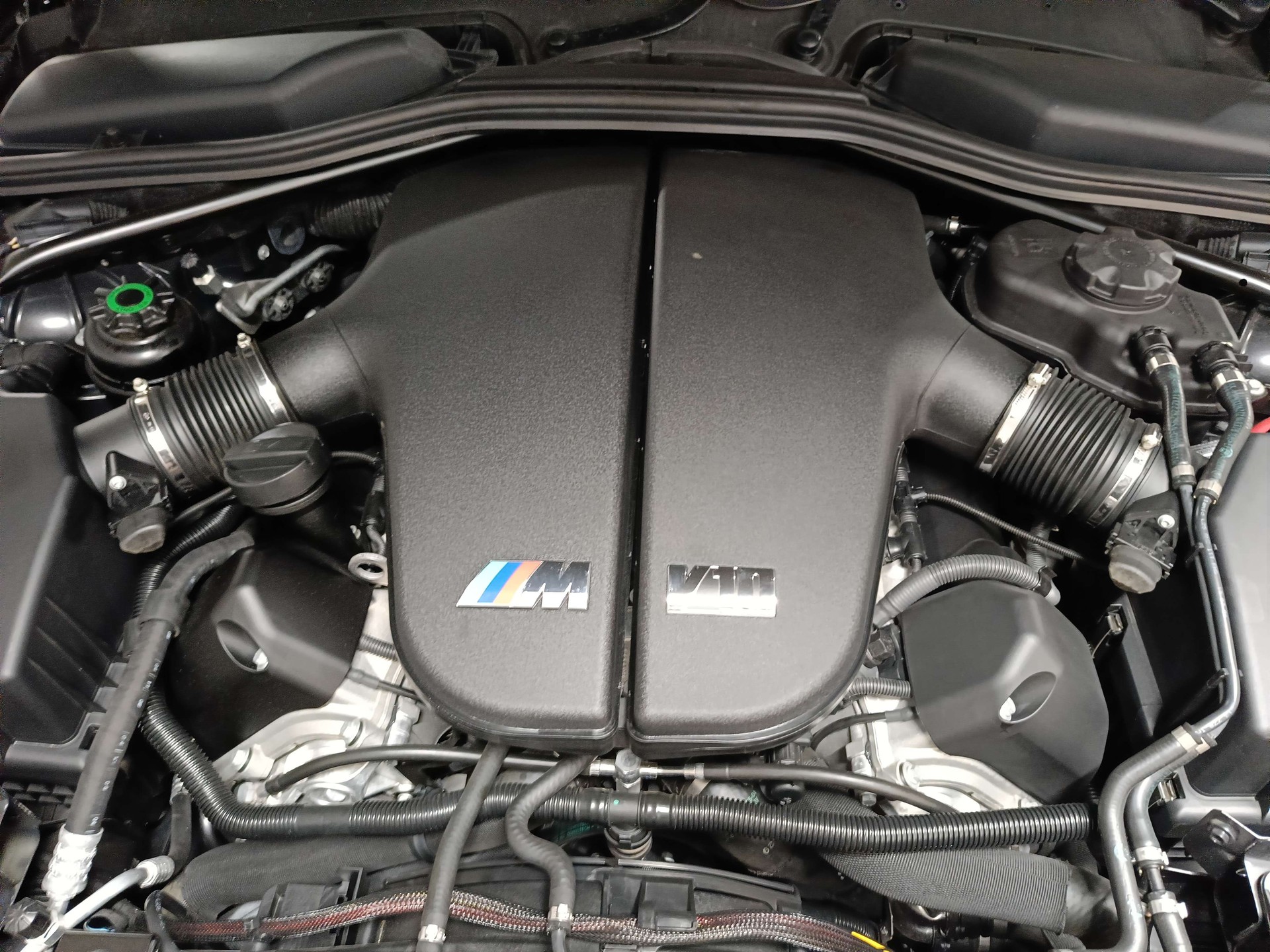 BMW M6-image-2