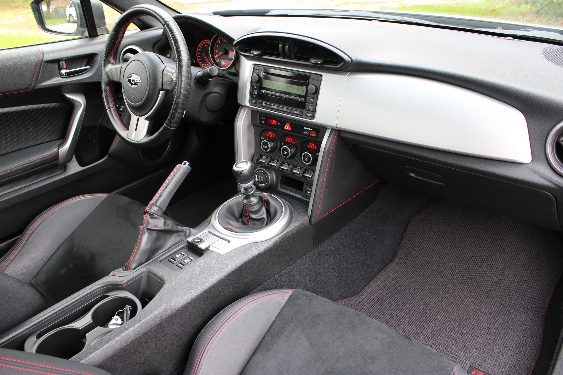 SUBARU BRZ 2.0R-image-12