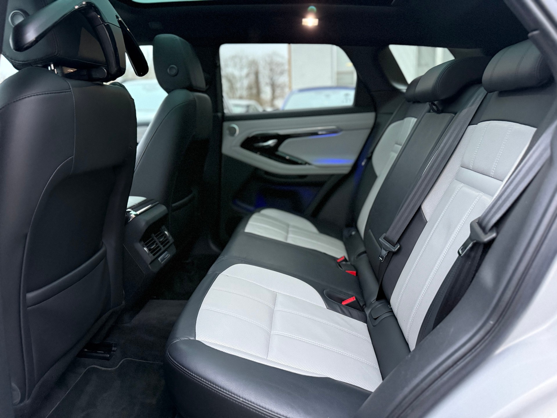 LAND ROVER Range Rover Evoque R-Dyn First Edi P 250 HSE AT9-image-9