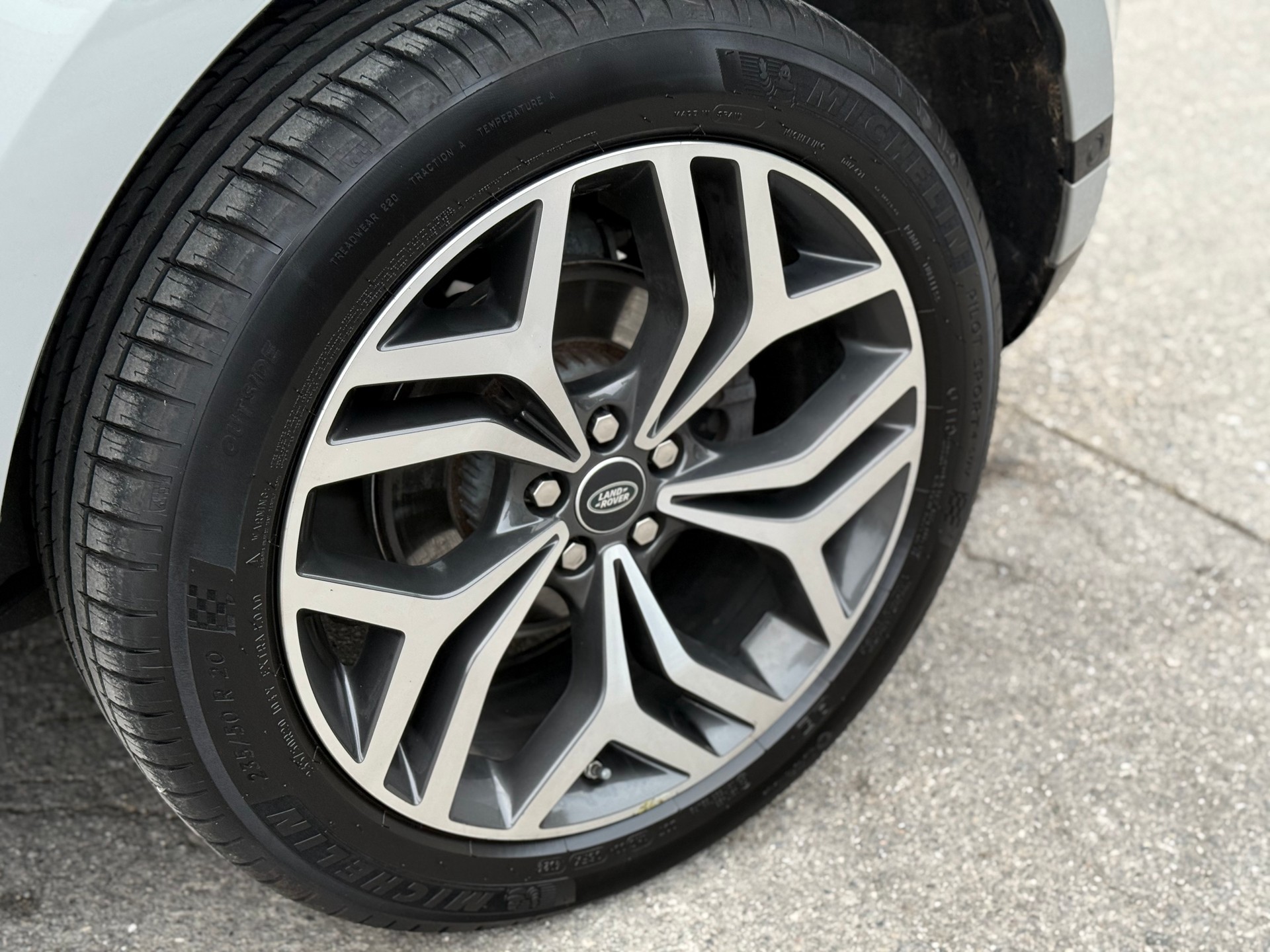 LAND ROVER Range Rover Evoque R-Dyn First Edi P 250 HSE AT9-image-25