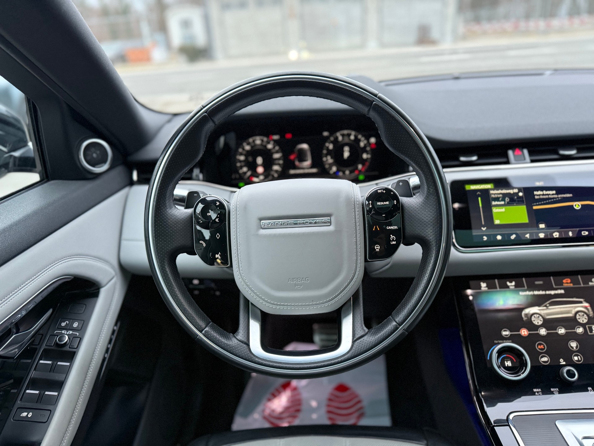 LAND ROVER Range Rover Evoque R-Dyn First Edi P 250 HSE AT9-image-14