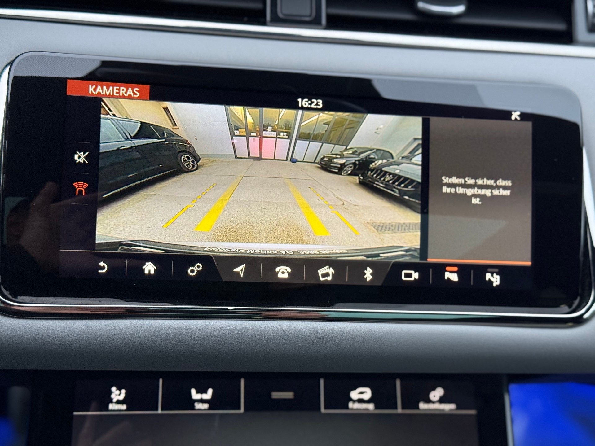 LAND ROVER Range Rover Evoque R-Dyn First Edi P 250 HSE AT9-image-18