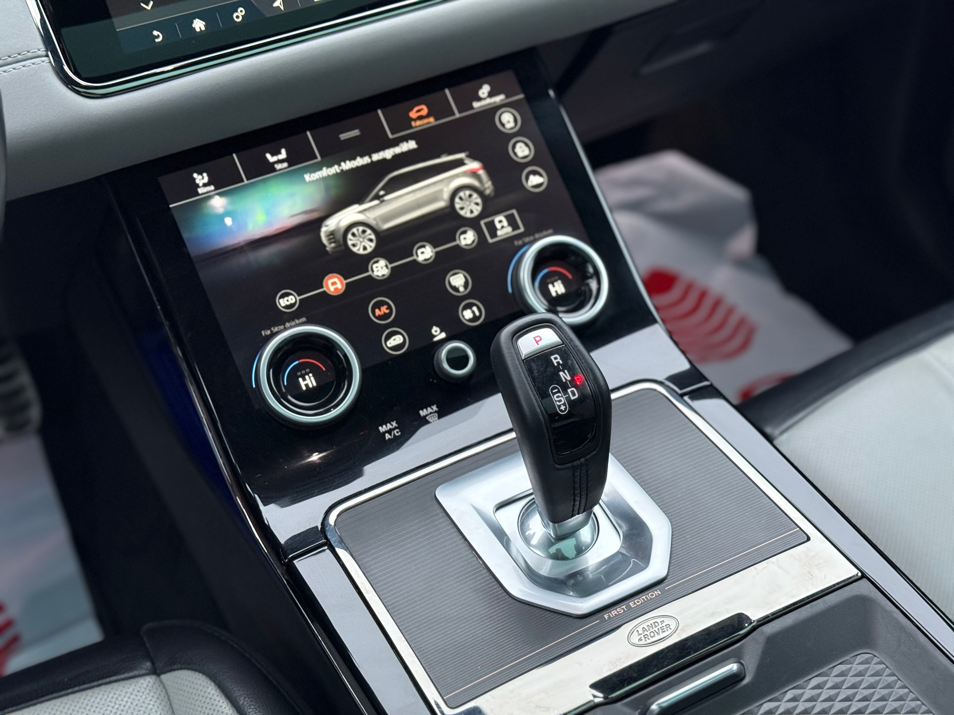 LAND ROVER Range Rover Evoque R-Dyn First Edi P 250 HSE AT9-image-16