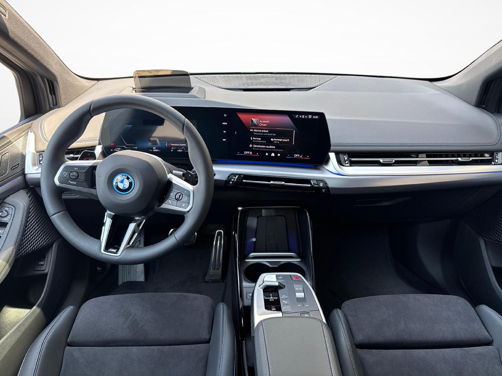 BMW 230e xDrive Active Tourer-image-8