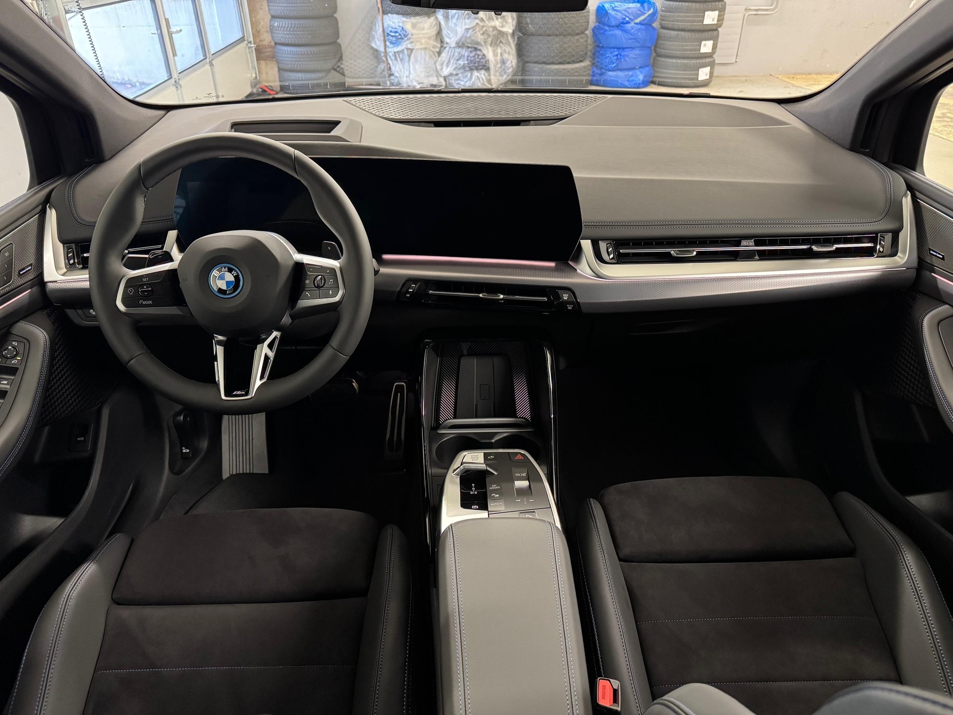 BMW 230e xDrive Active Tourer-image-3