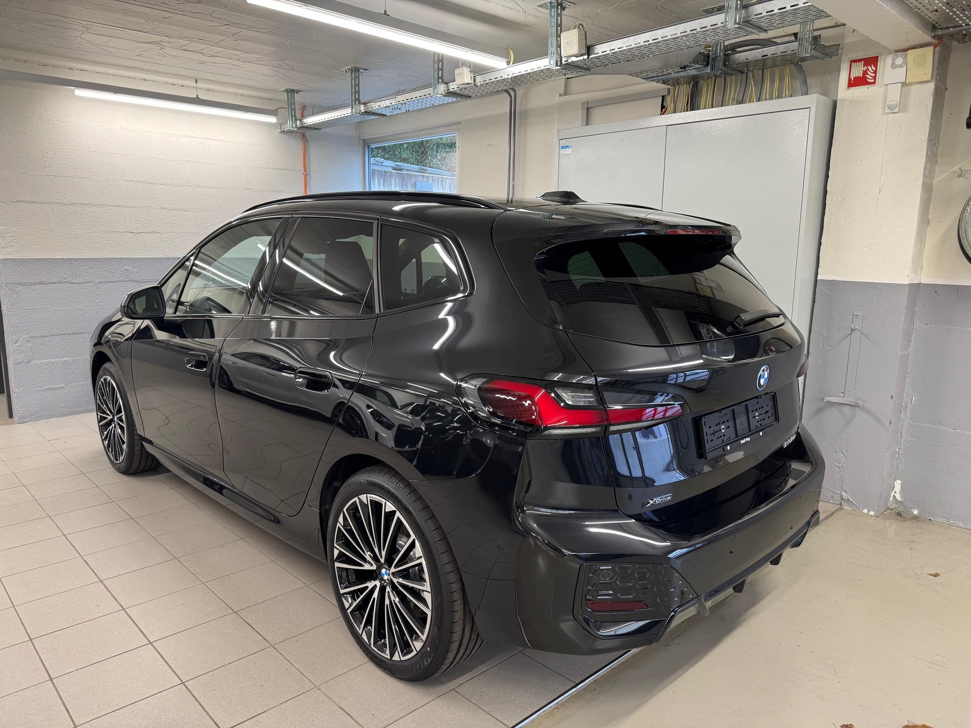 BMW 230e xDrive Active Tourer-image-1