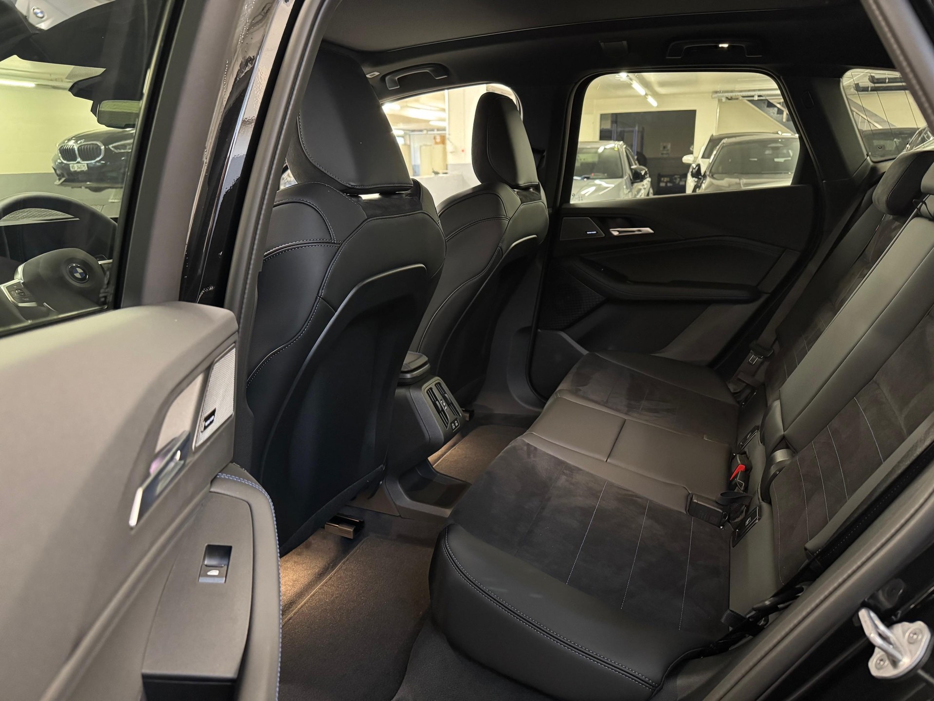 BMW 230e xDrive Active Tourer-image-4