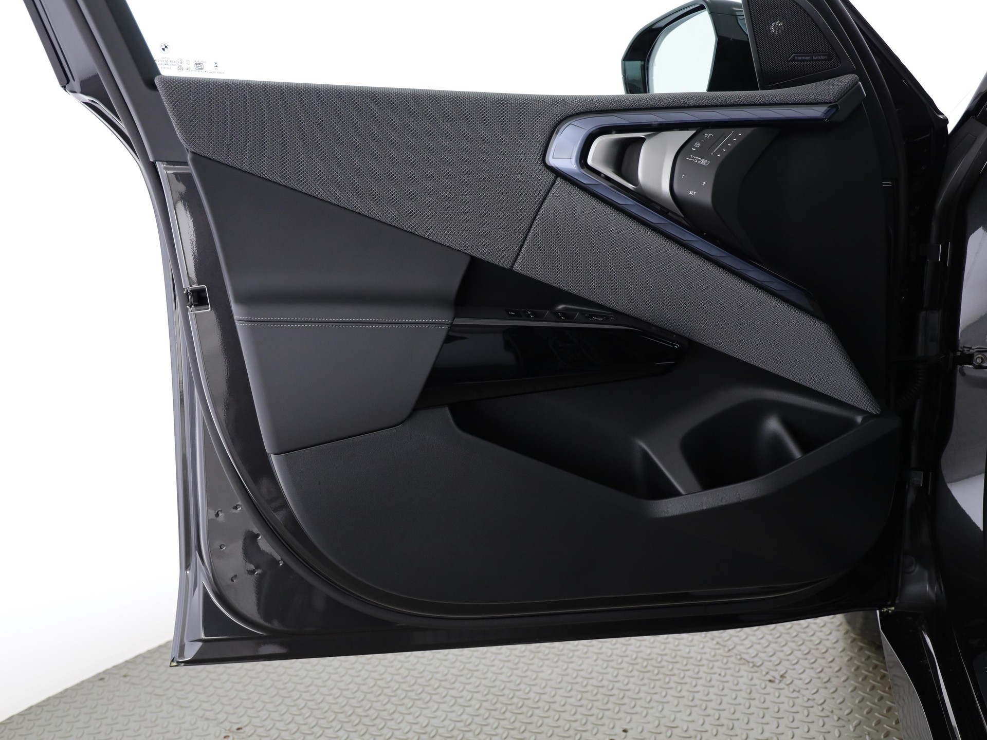BMW X3 M50i-image-12