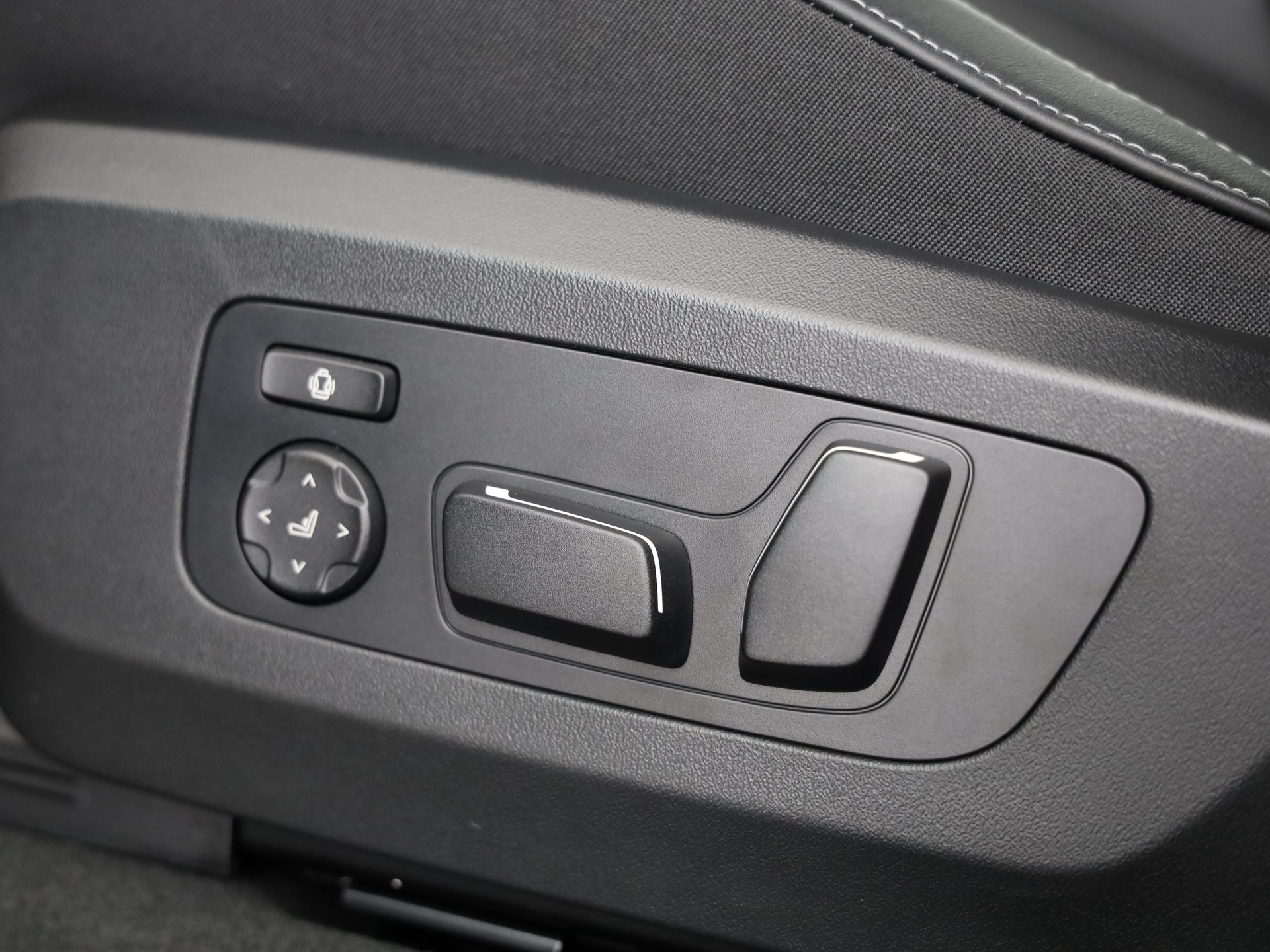 BMW X3 M50i-image-19