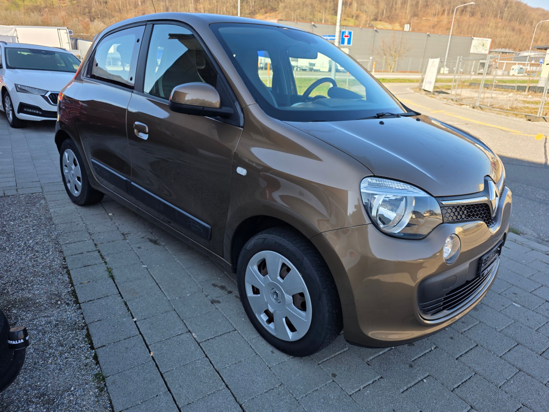 RENAULT Twingo 1.0 Life Frisch ab Mfk neue sommerreifen-image-13